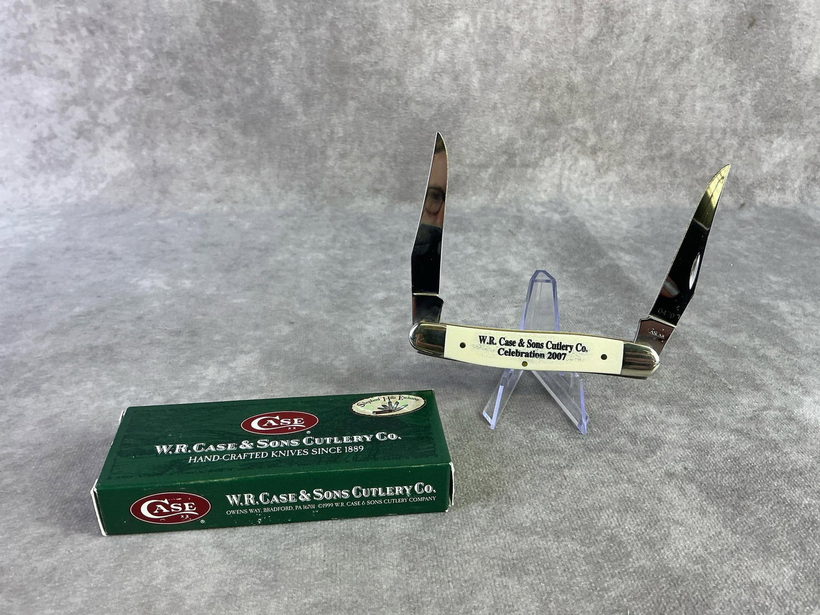 Case XX Knife: Case XX 2007 commemorative knife. Muskrat, patterned muskrat, with tight snap and original box. Box measures 4.5 wide x 1.75 inches tall.