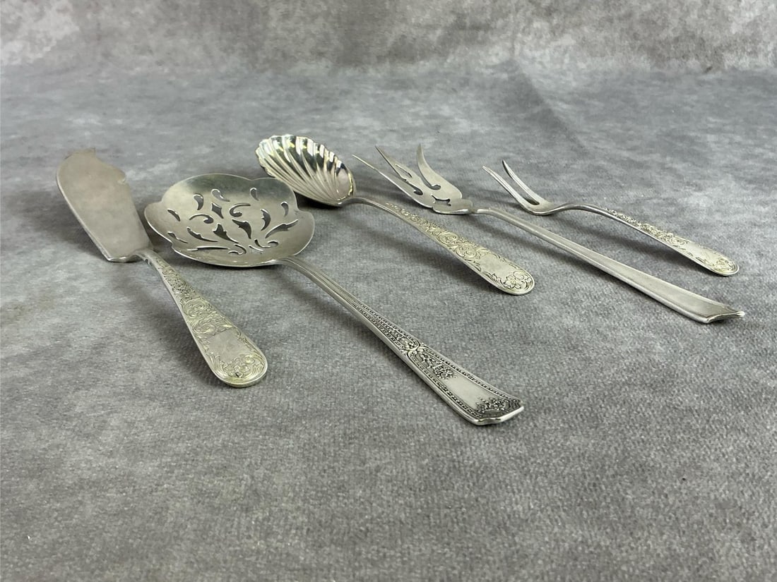 Sterling Servers: Five sterling silver servers with assorted branding. All in good condition, stamped with oxidation present. Total weight 4.81ozt.