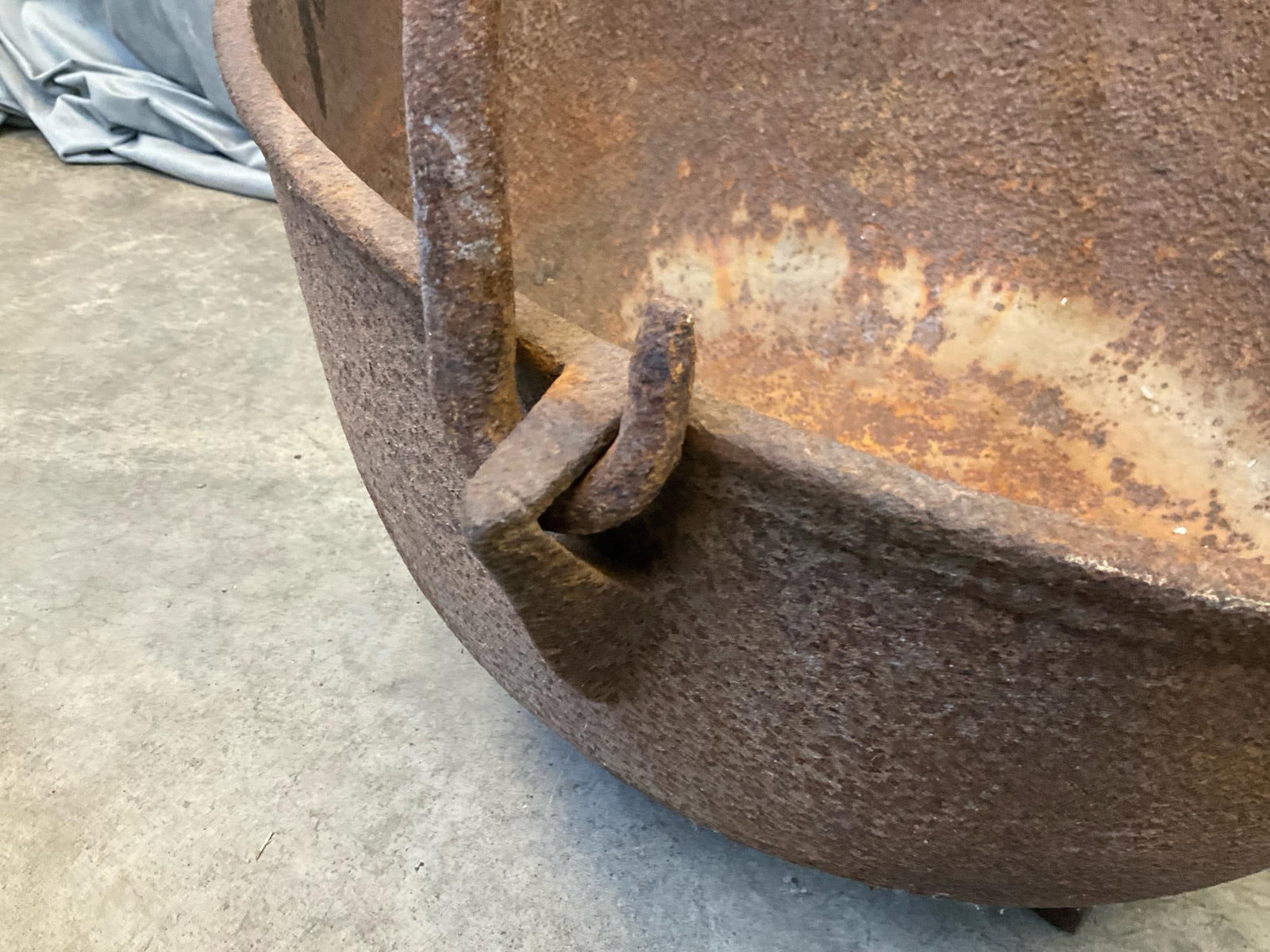 Cast Iron Cauldron - 5
