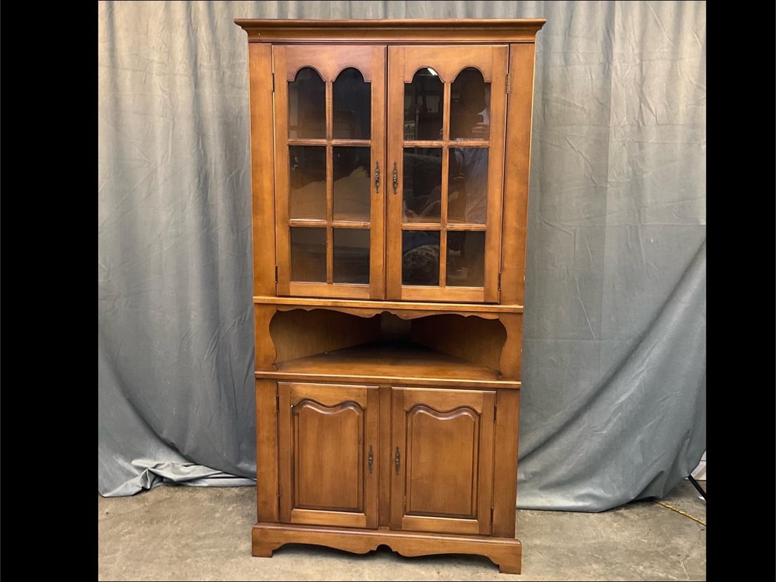 Corner Cupboard (1 of 8)