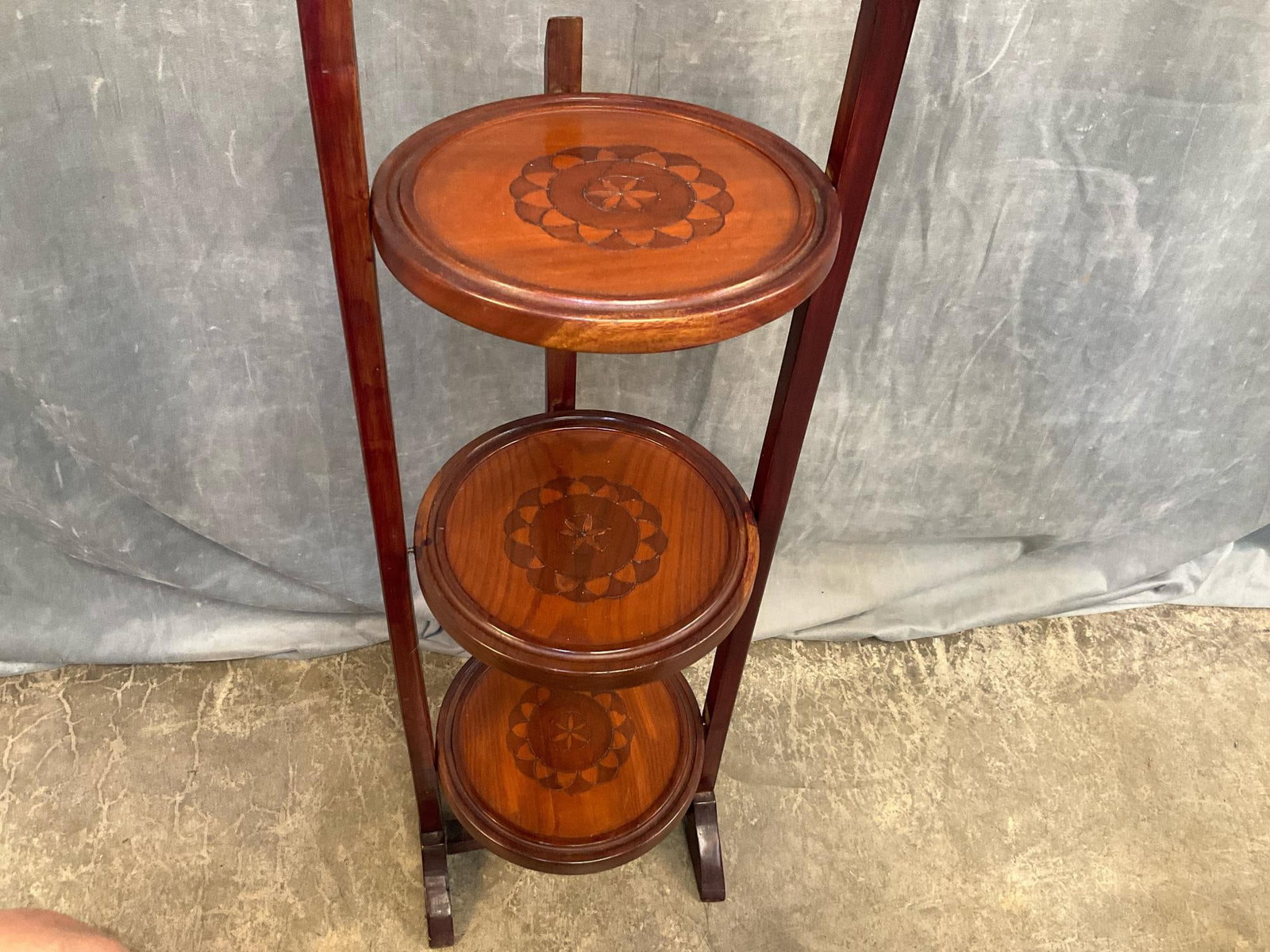 Wooden Pie Stand - 6