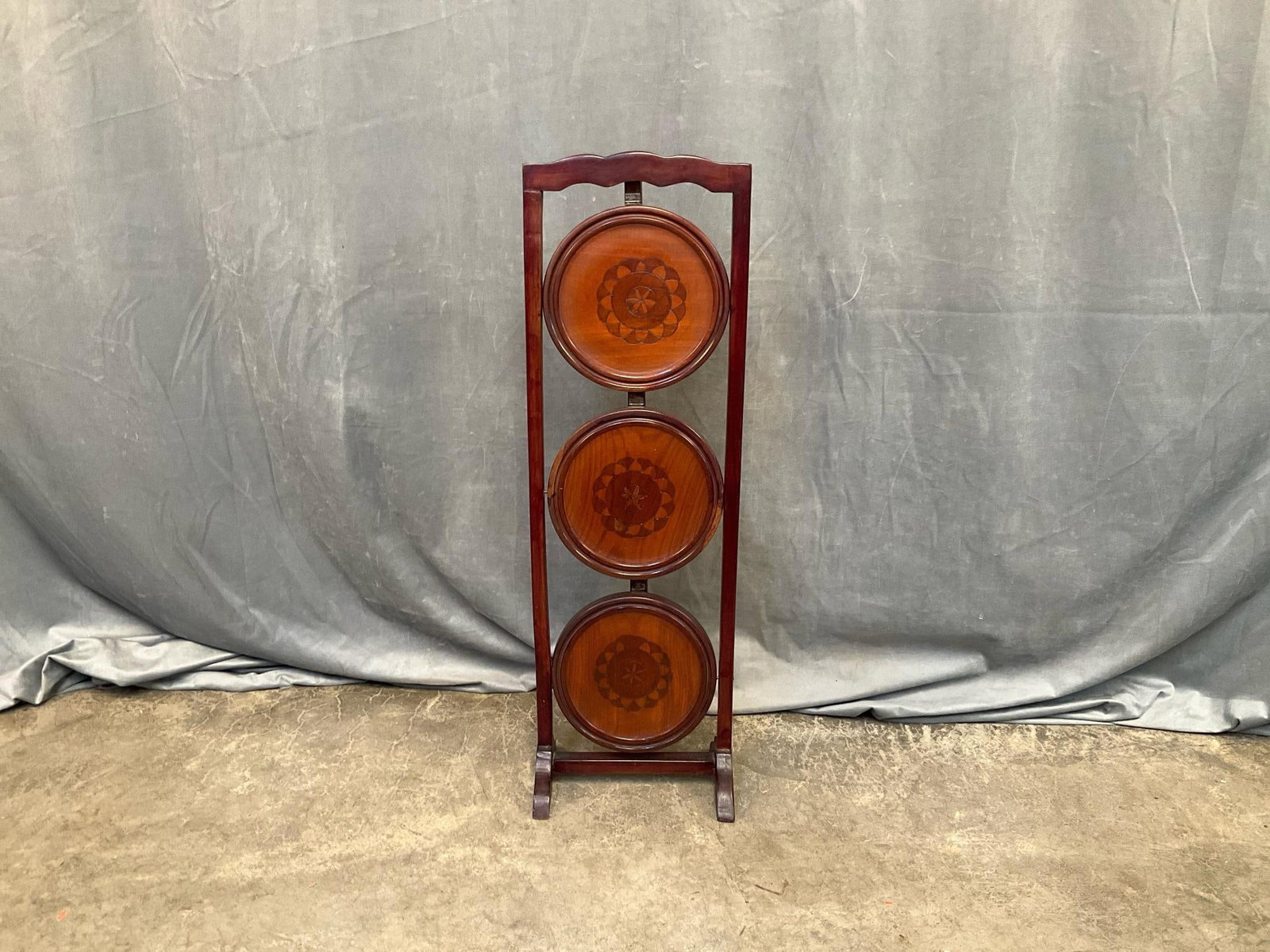 Wooden Pie Stand - 7