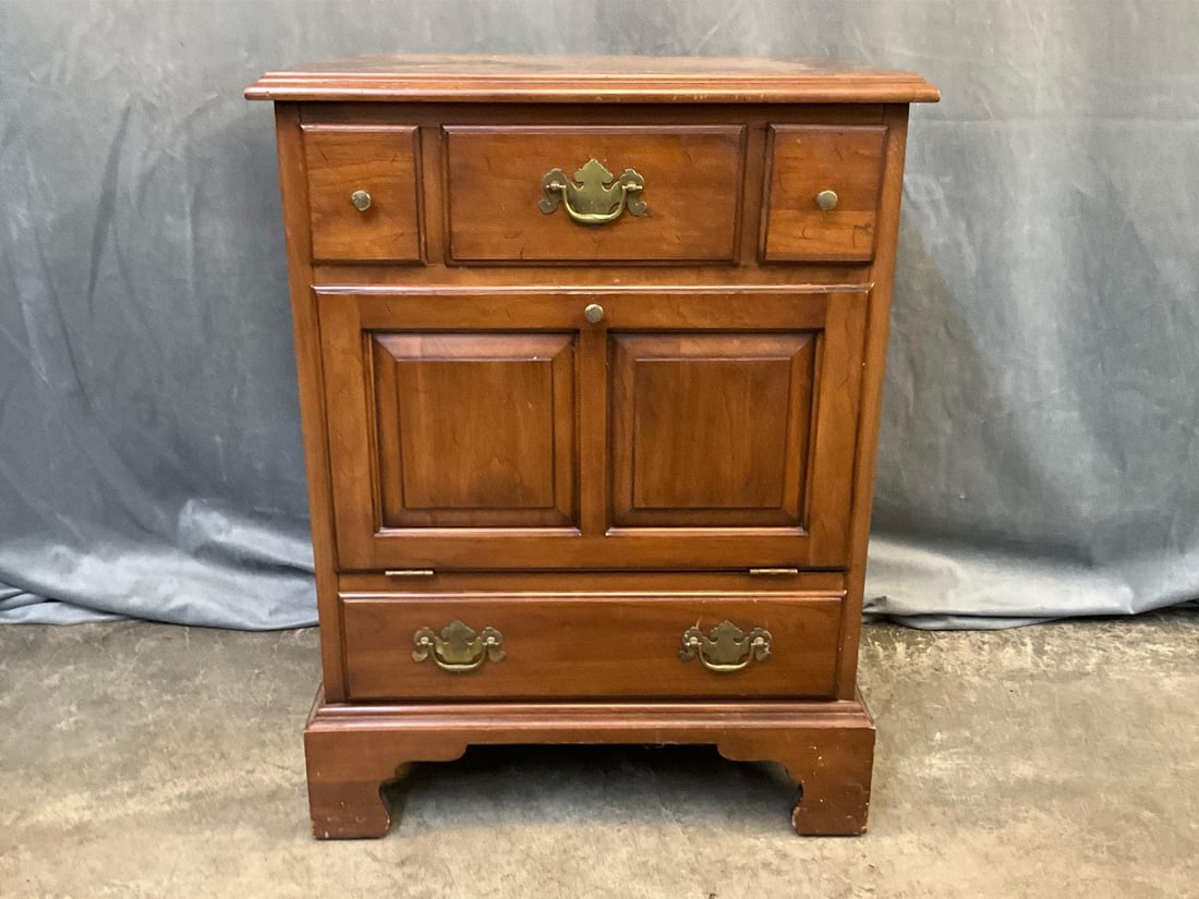 Henkel-Harris Side Chest: Late 20th century Henkel-Harris Cherry Side Chest of Drawers with three top drawers, center fold down storage compartment, and bottom drawer. Good condition. Measures 22 inches wide x 17 x 29 inches