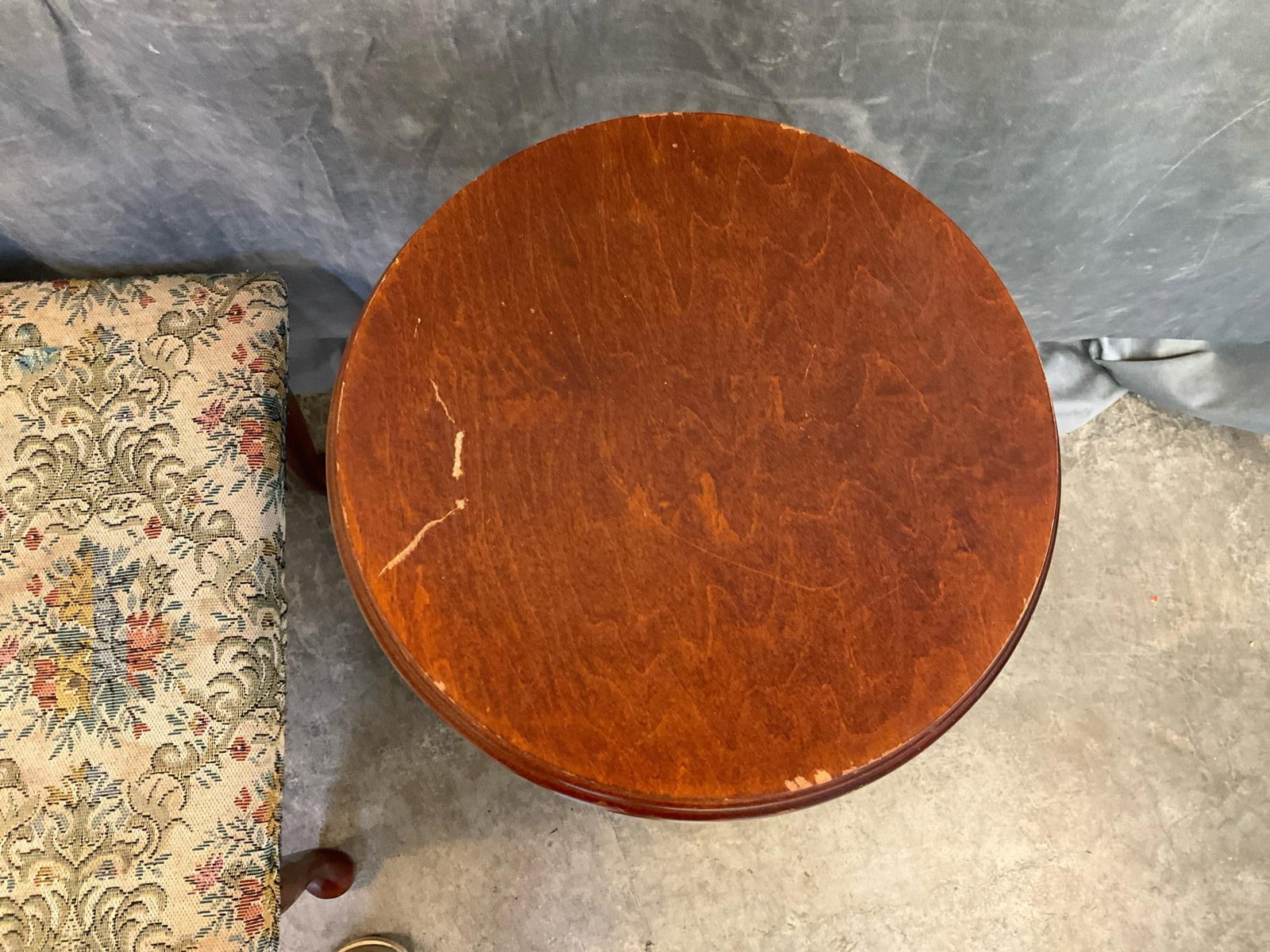Pedestal/Stool - 4