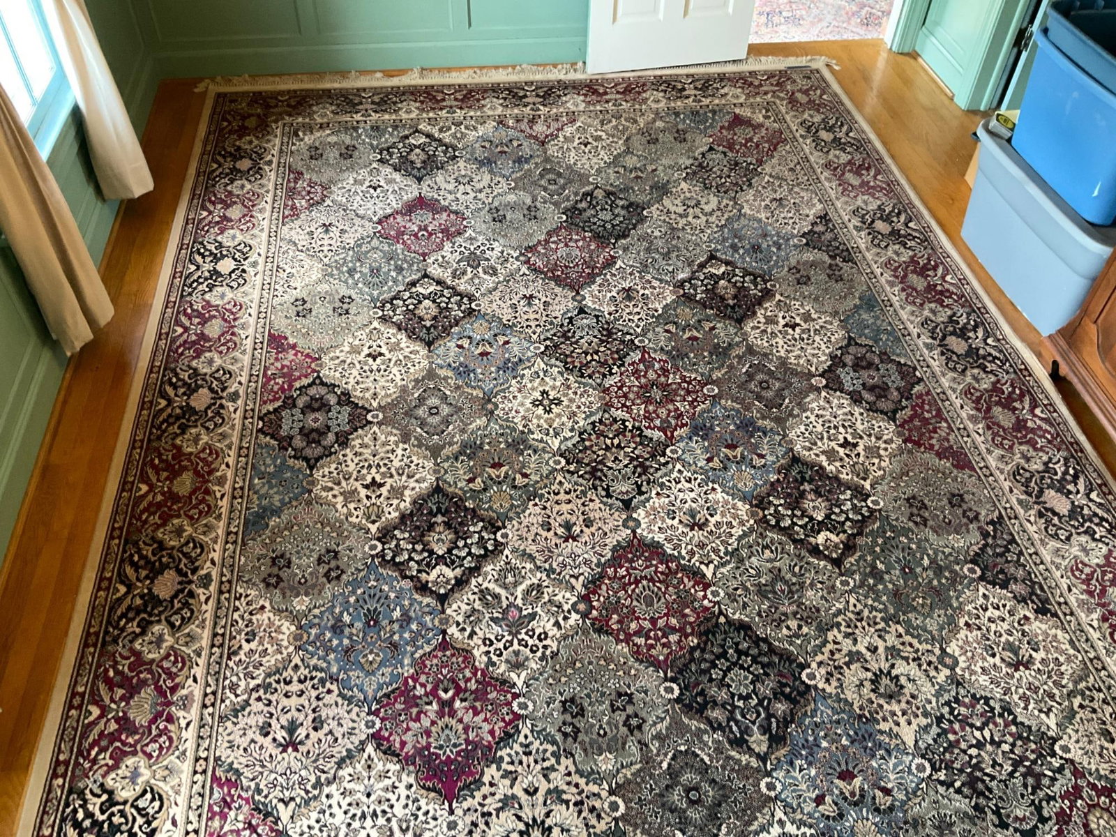 Persian Carpet: Late 20th century "Palazzo” synthetic carpet made in Belgium. Good condition. 109.75 inches x 155 inches.