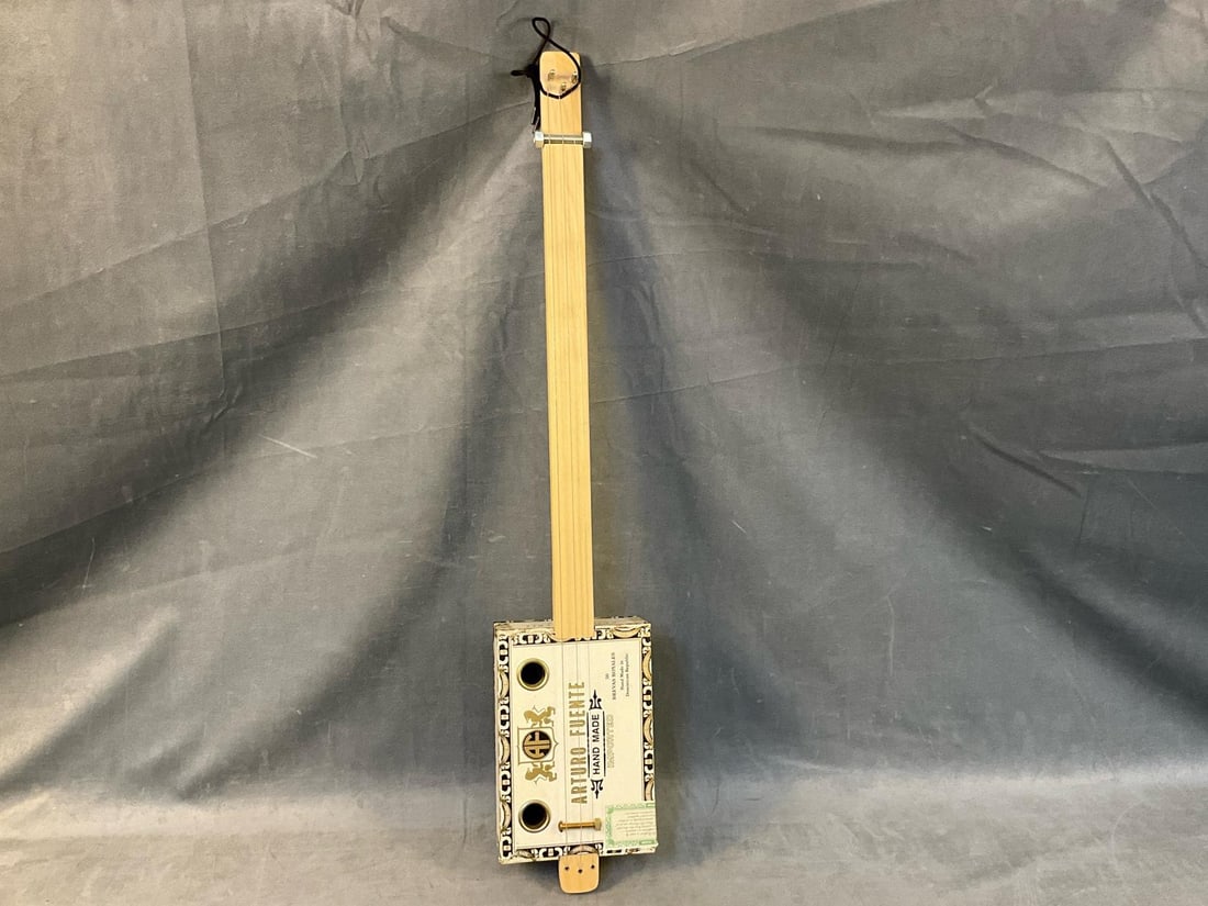 Cigar Box Electric Guitar (1 of 7)