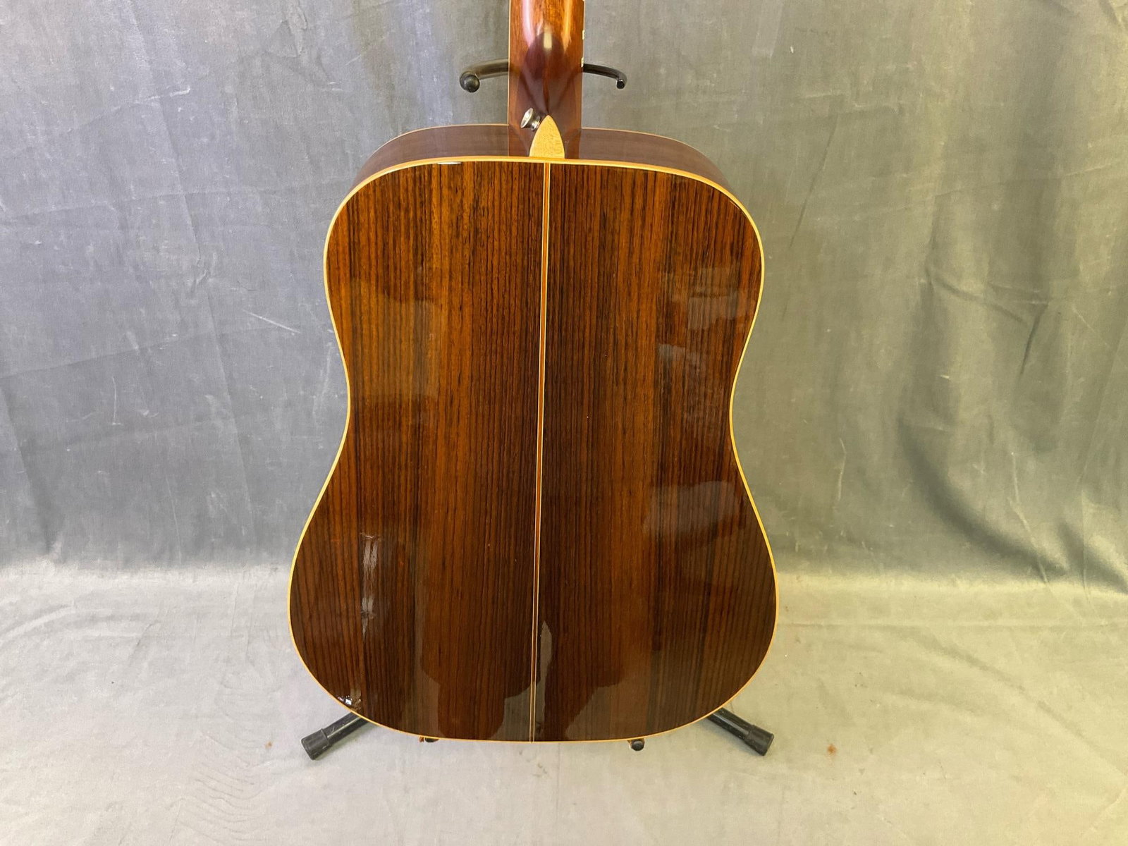 Alvarez Acoustic Guitar - 7