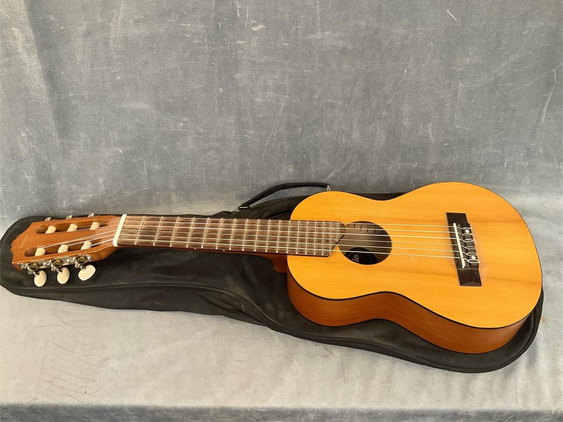 Yamaha Guitalele - 9