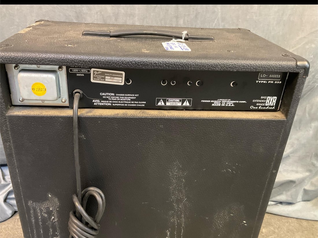 Fender Bass Amp - 6