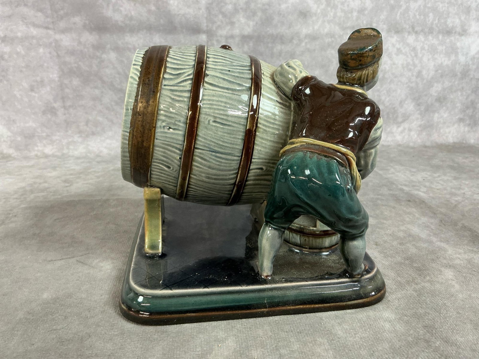 Pipe Rests & Ashtrays - 11