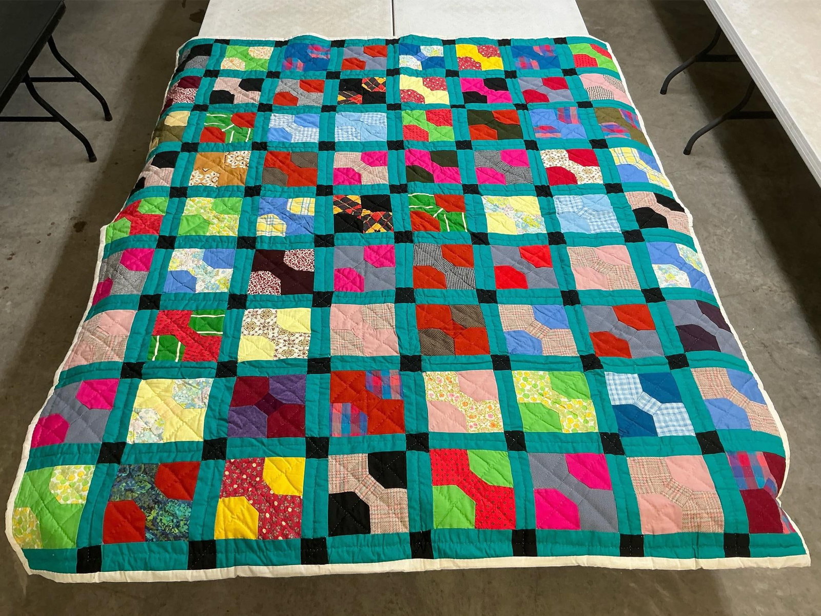 Homemade Quilt: Vintage bow tie pattern homemade quilt, machine stitched and hand quilted. In good condition. Measures 67 inches wide x 80 inches long.