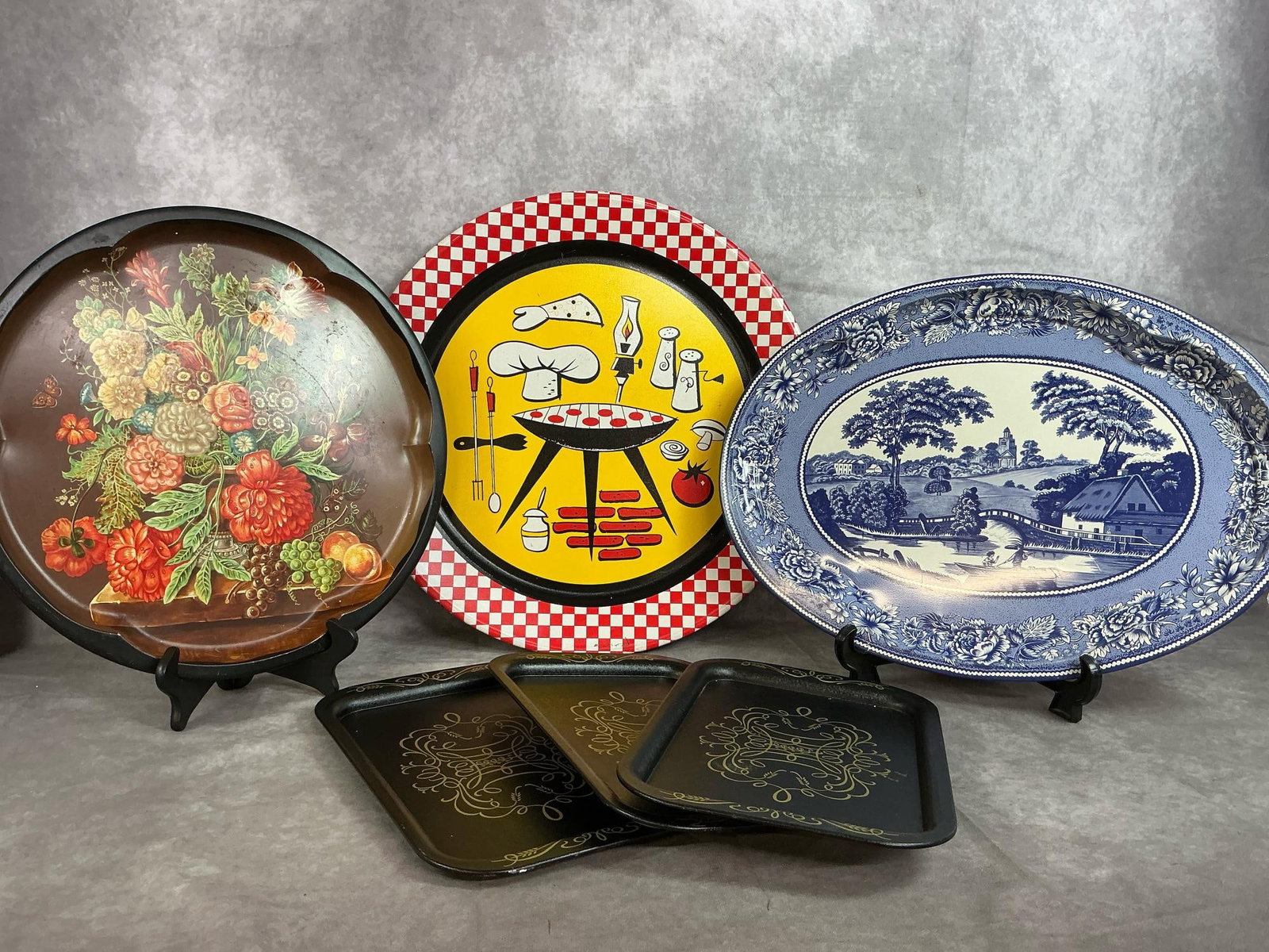 Vintage Metal Trays (1 of 7)