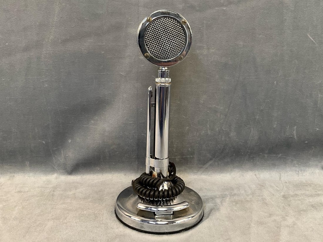 Vintage Radio Microphone: Circa 1980's Astatic Corporation Silver Eagle Model CB/Ham Radio Microphone with stand and cord. Not tested, appears to be in good condition. Measures 6 inches in diameter x 12.5 inches tall.