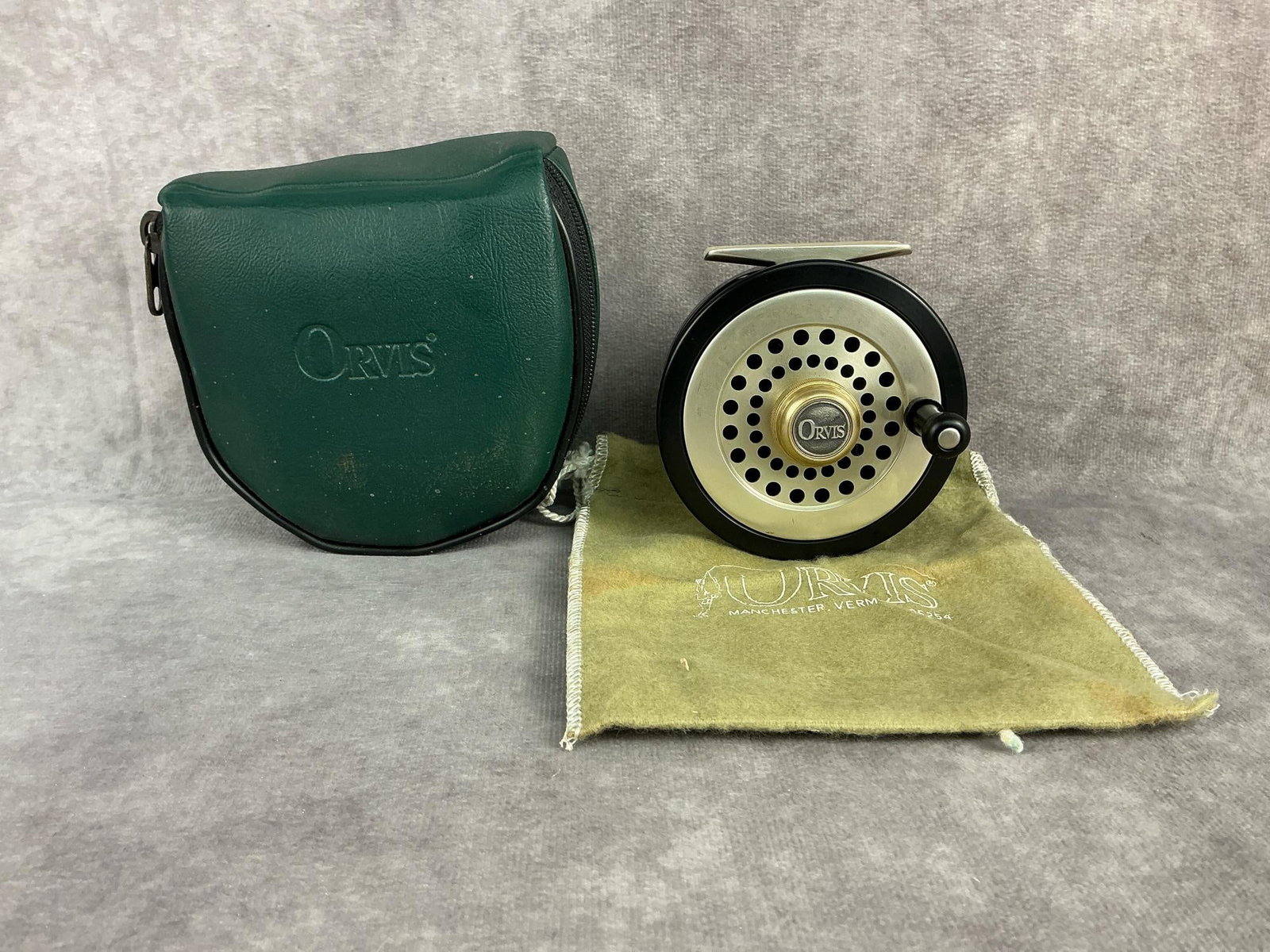 Orvis Fly Fishing Reel: 1980s Orvis SSS (Salmon, Steelhead, & Saltwater) fly fishing reel. Appears to be unused. A STH reel made in Argentina. Marked with original stickers on back, STH reels and WF9FS. Comes with cloth bag