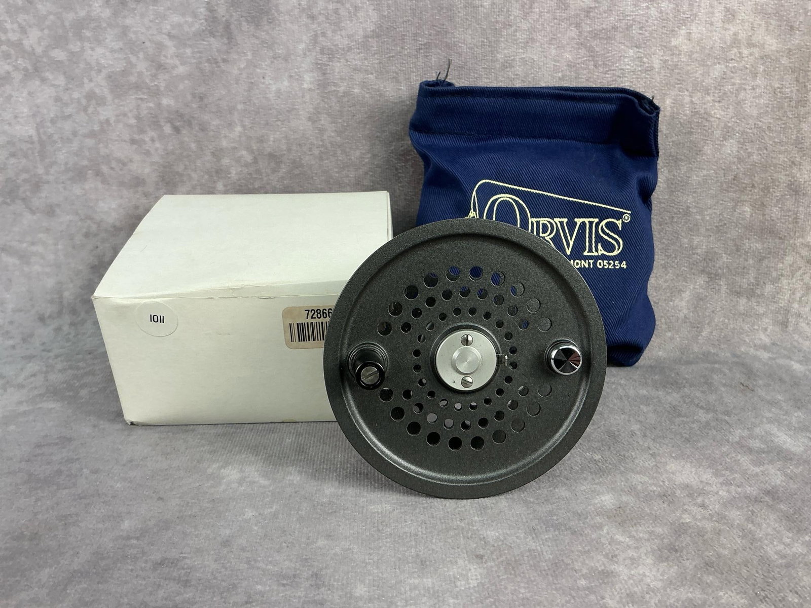 Orvis Battenkill Spool: 1980s/1990s Orvis Battenkill fly fishing spool with cloth bag and original box. Appears unused, good condition. Box measures 4.25 inches wide x 4 x 2.5 inches tall.