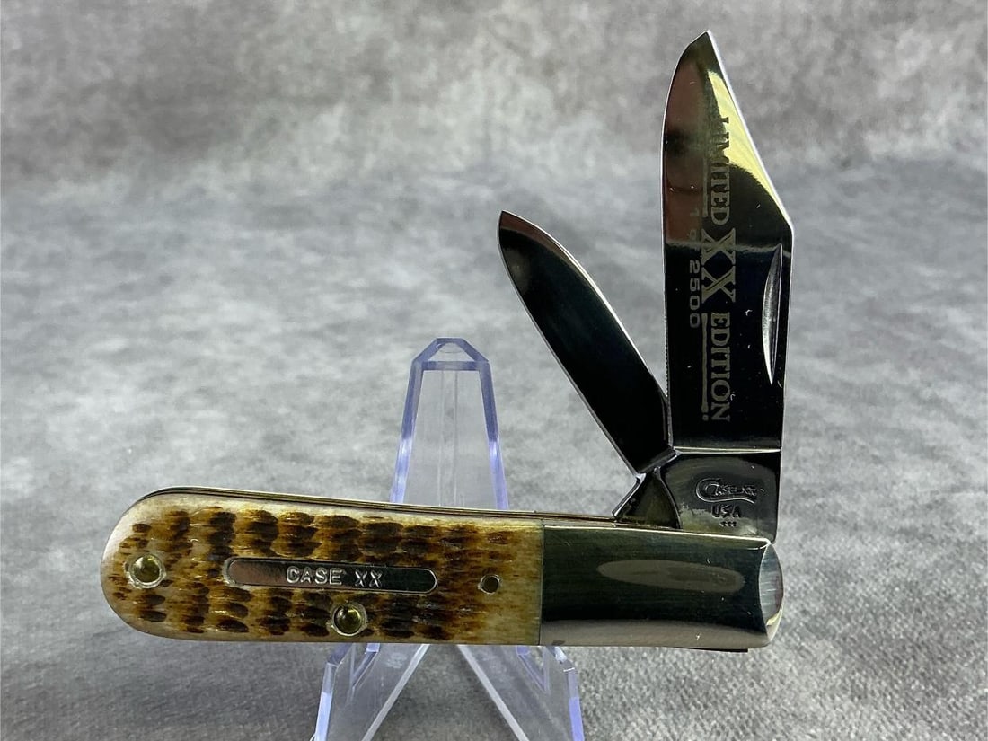 Case XX Knife: Case XX limited edition knife. Barlow, patterned 62009 1/4ss, numbered 1 of 2500, tight snap. Knife measures 3.25 inches closed.