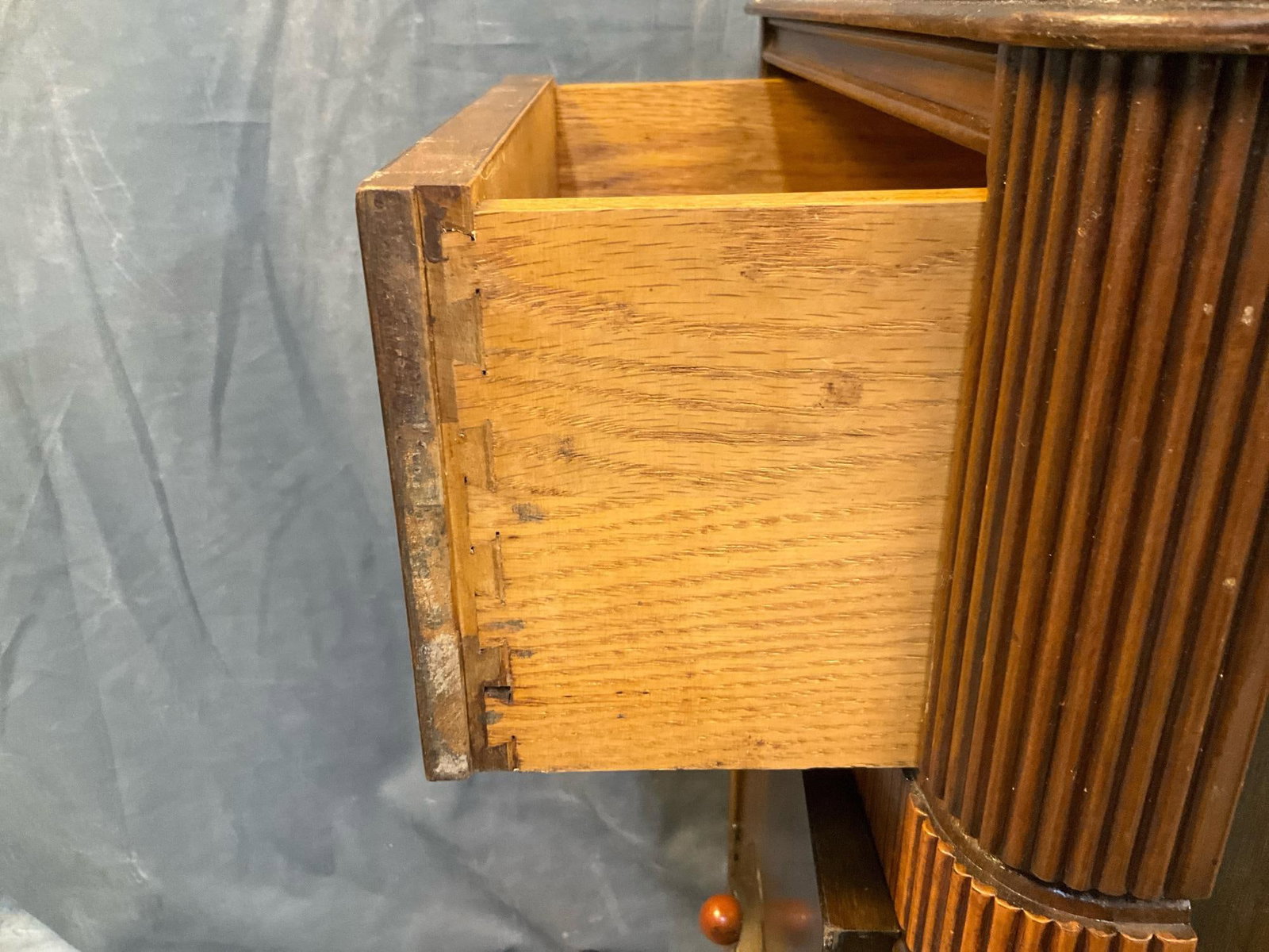 Art Deco Stand - 6