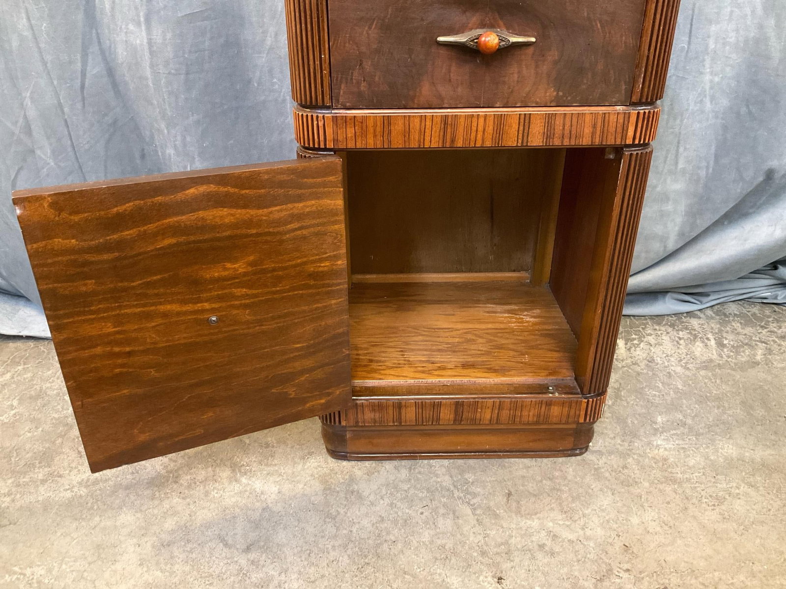 Art Deco Stand - 7