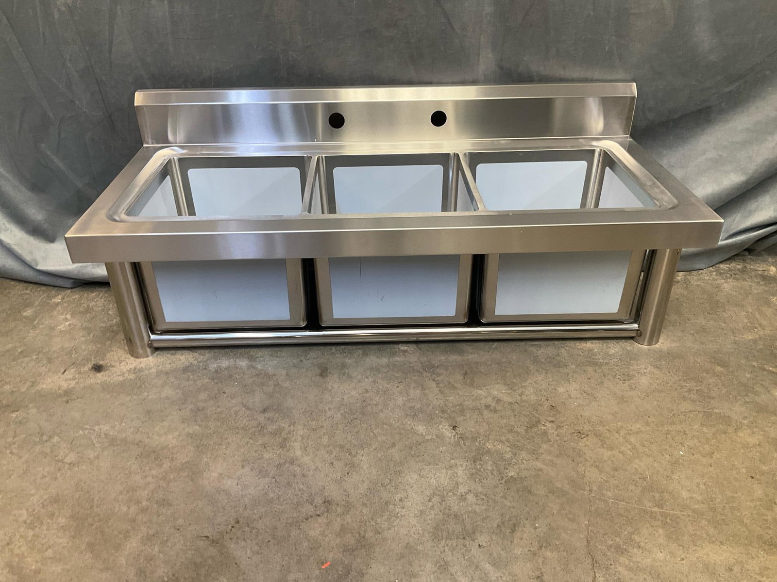 Commercial Sink (1 of 7)