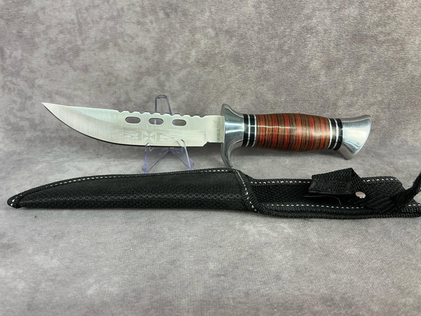 Fixed Blade Knives - 2