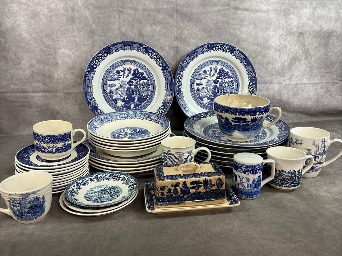 Blue Willow Dishes & More (1 of 12)
