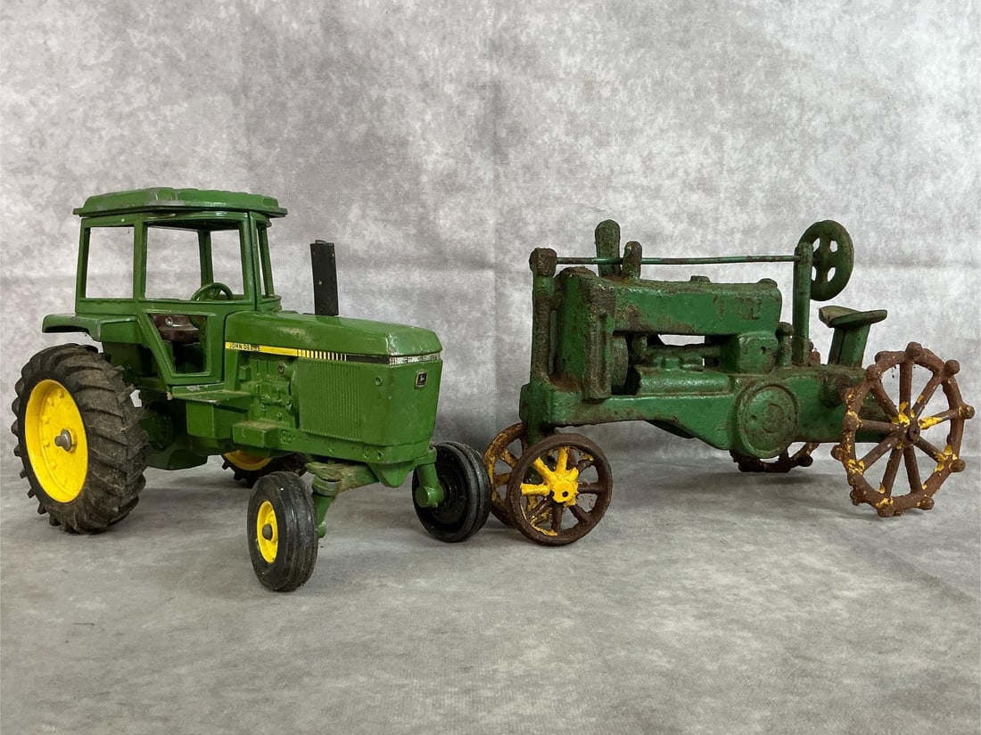 Collectible John Deere Tractors (1 of 7)