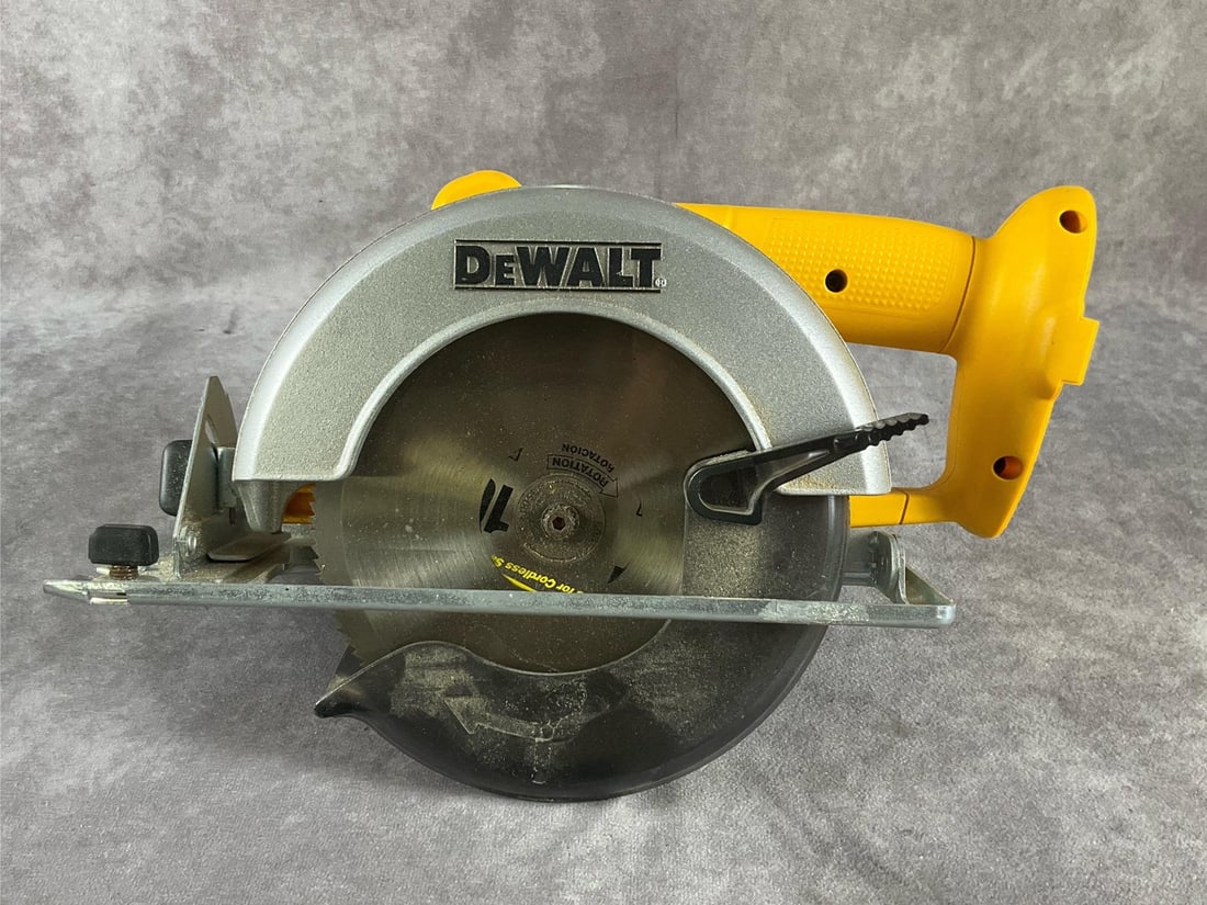 Dewalt Circular Saw. - 2