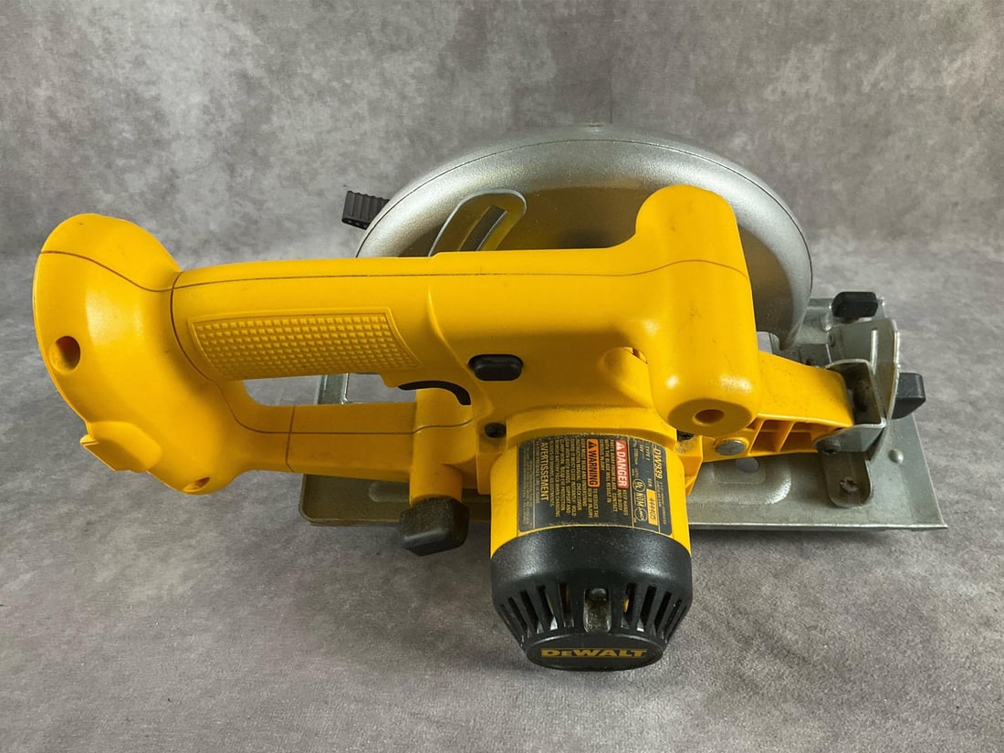 Dewalt Circular Saw. - 3