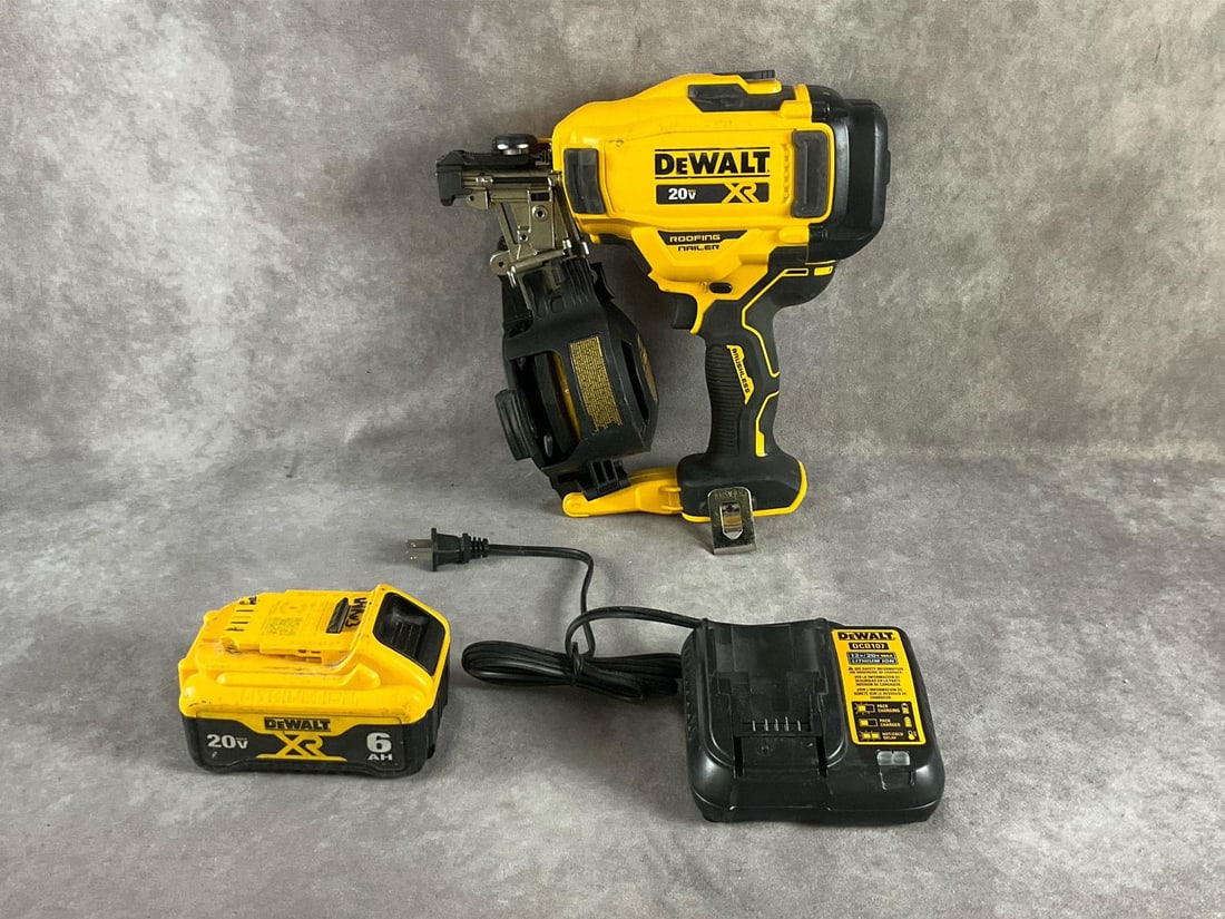 Dewalt Roofing Nailer (1 of 8)