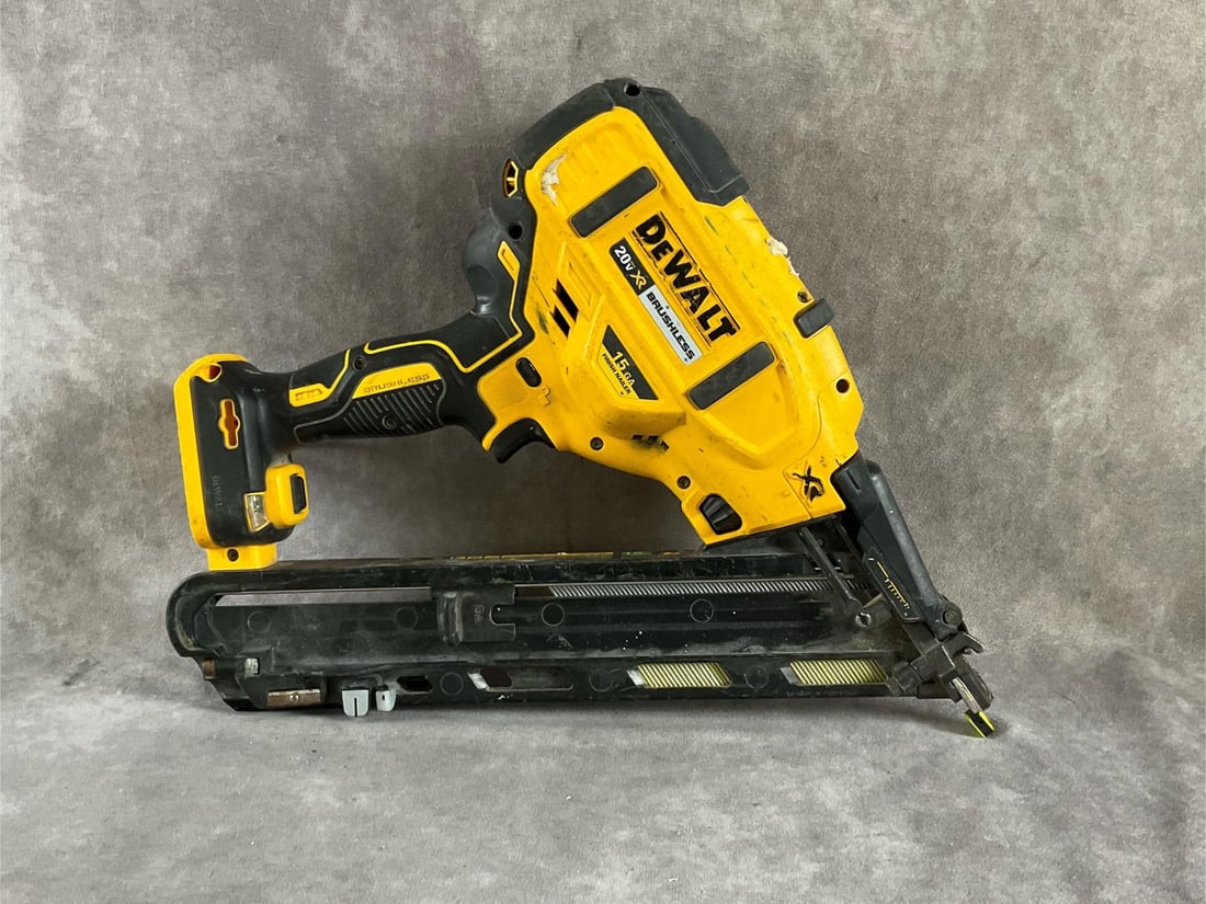 Dewalt Finish Nailer - 2