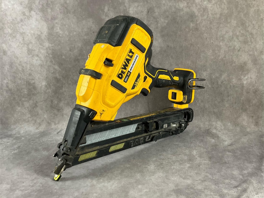 Dewalt Finish Nailer - 4