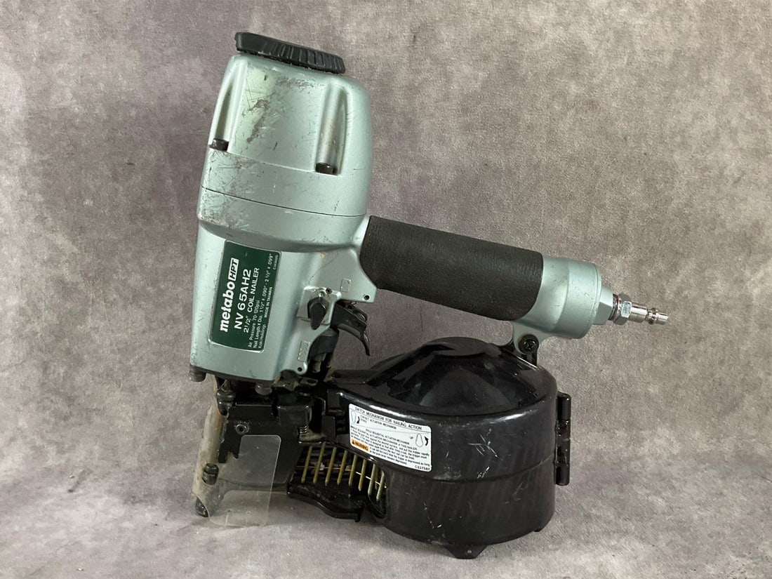 Metabo Coil Nailer: NV65AH2 HPT pneumatic 2 1/2 coil nailer. Nail length 1 1/2 to 2 1/2 inch. Used, untested, otherwise in good condition. Measures 12 inch long X 5 inch wide X 12 inch high.