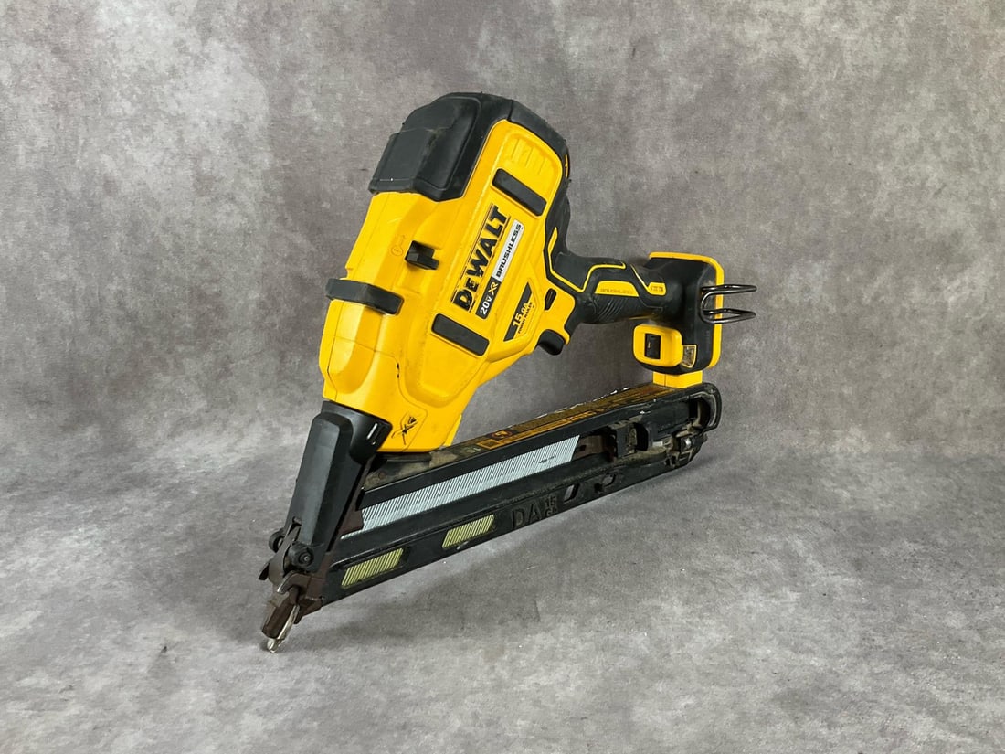 Dewalt Finish Nailer - 4