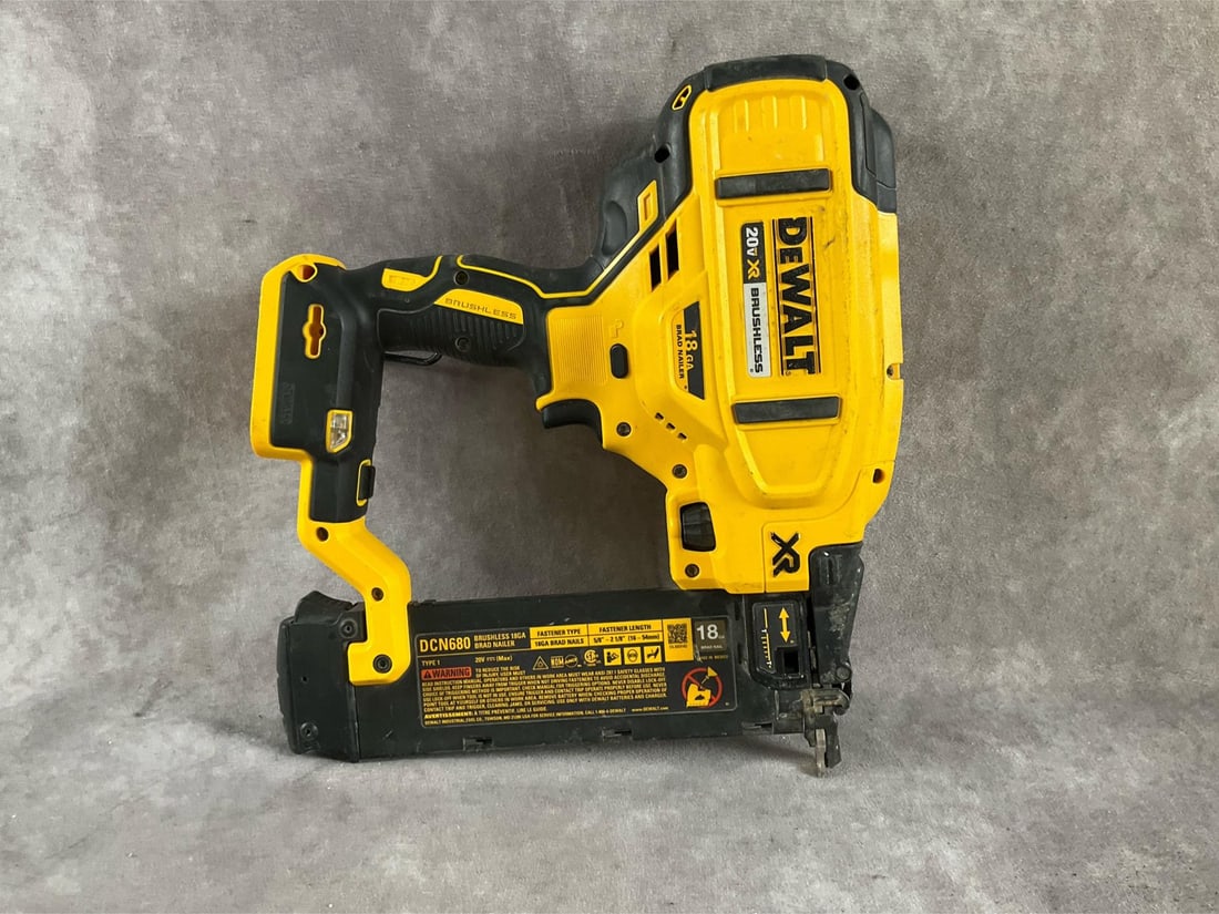 Dewalt Brad Nailer - 2