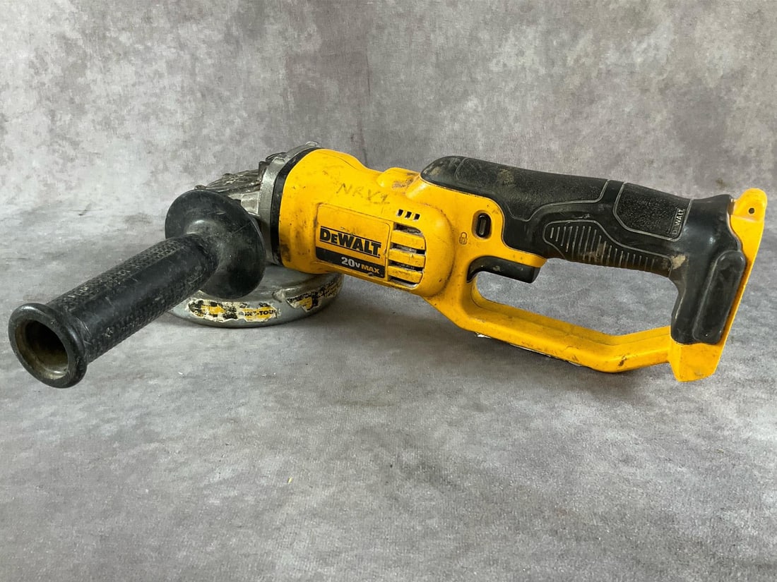 Dewalt Light & Grinder - 2