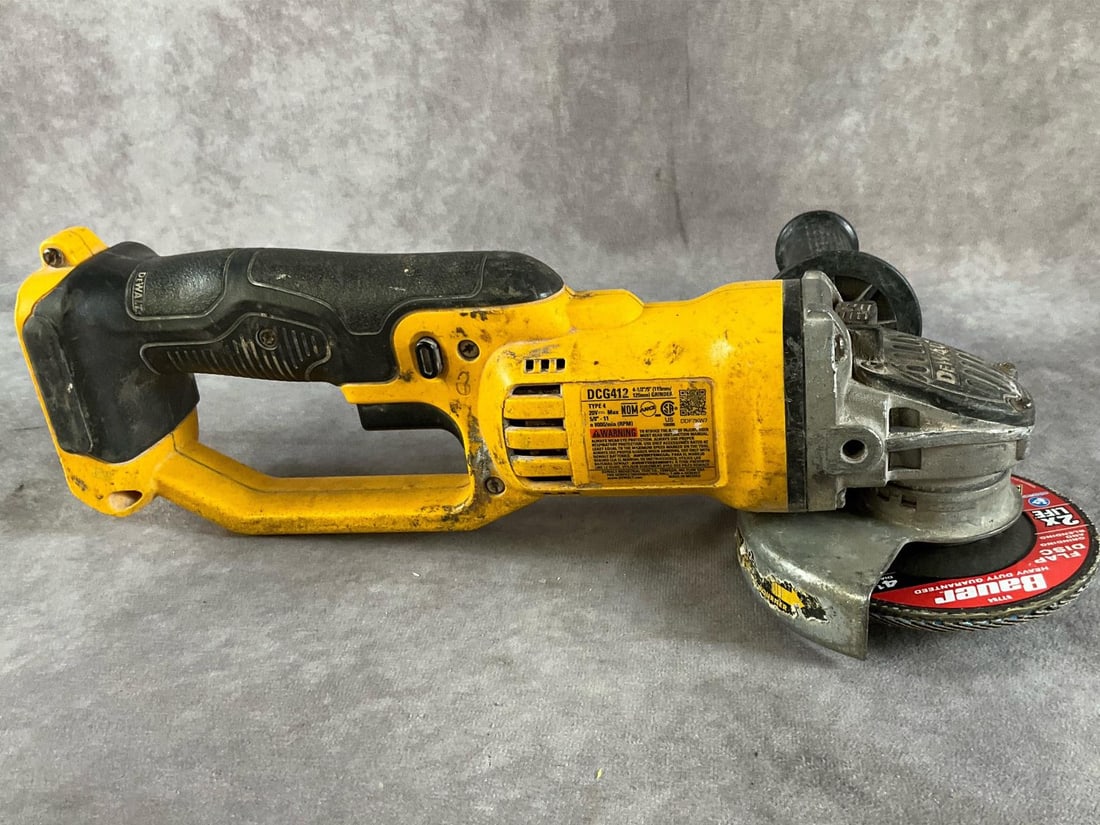 Dewalt Light & Grinder - 3