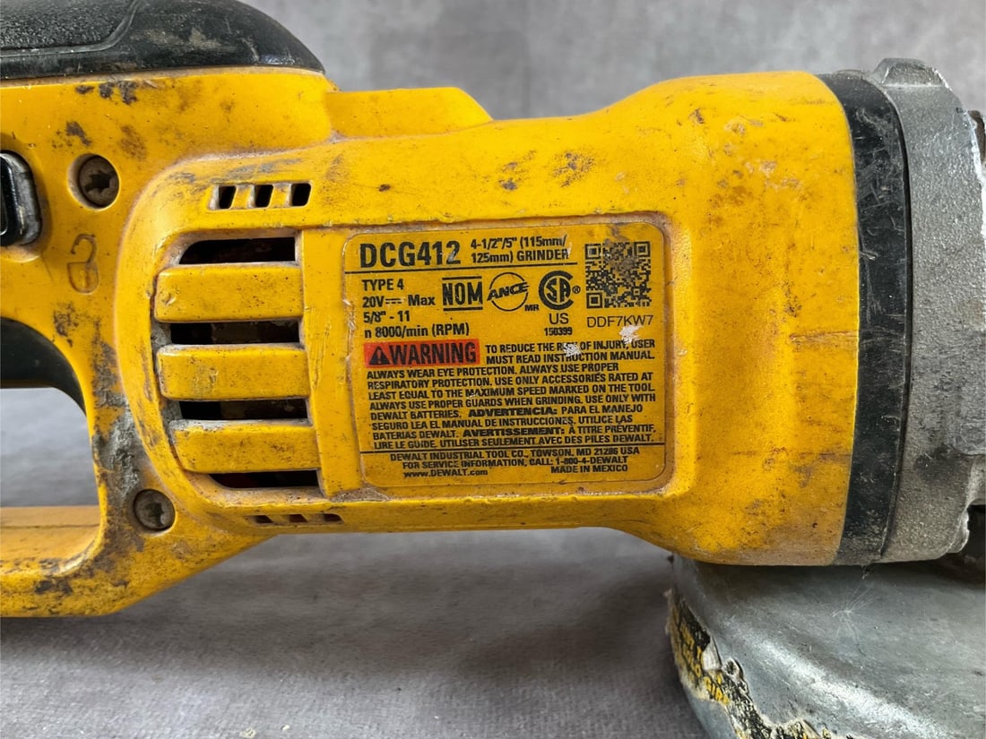 Dewalt Light & Grinder - 4