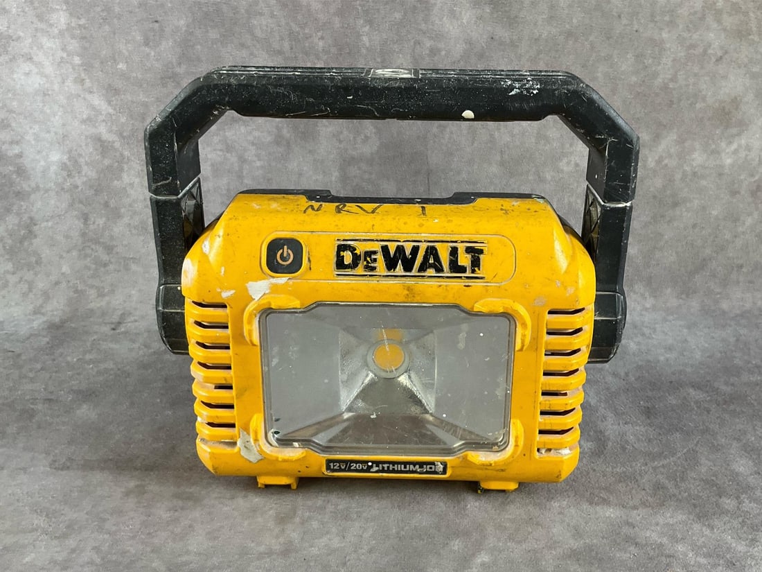 Dewalt Light & Grinder - 6
