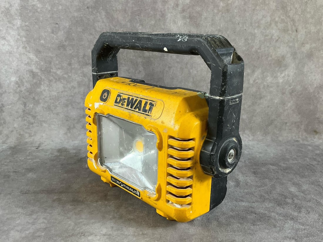 Dewalt Light & Grinder - 7