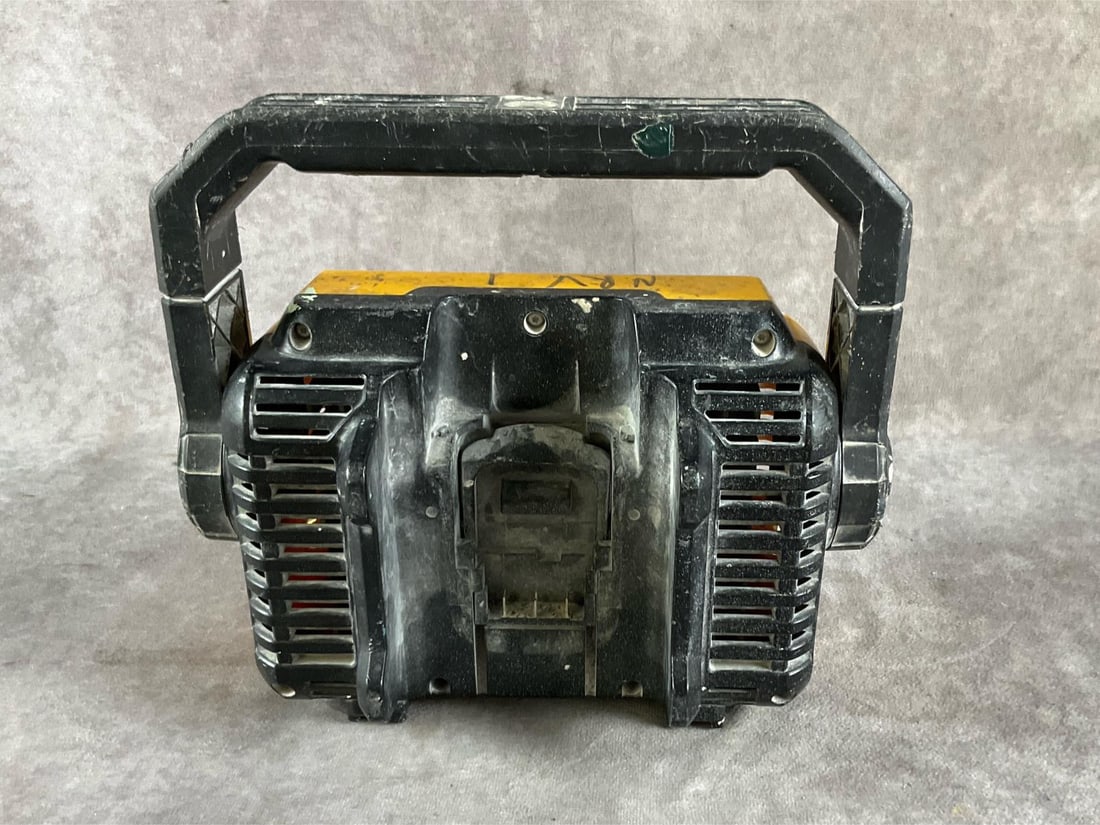 Dewalt Light & Grinder - 8
