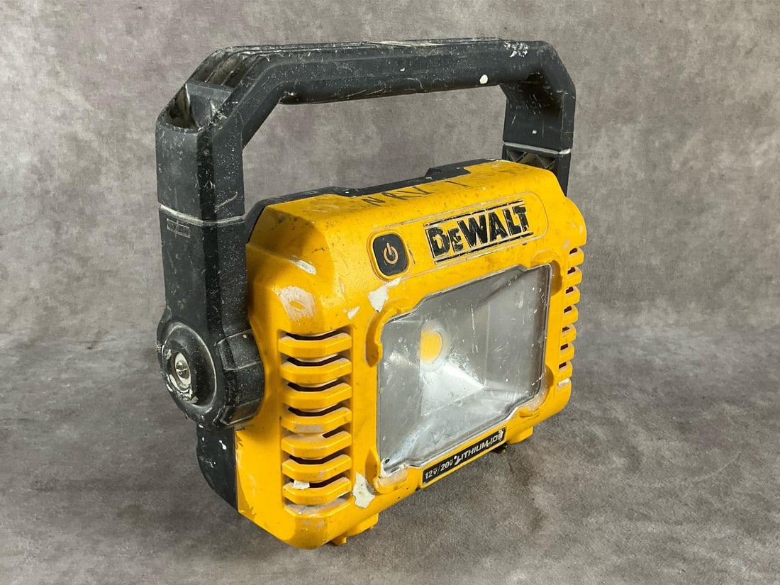 Dewalt Light & Grinder - 9
