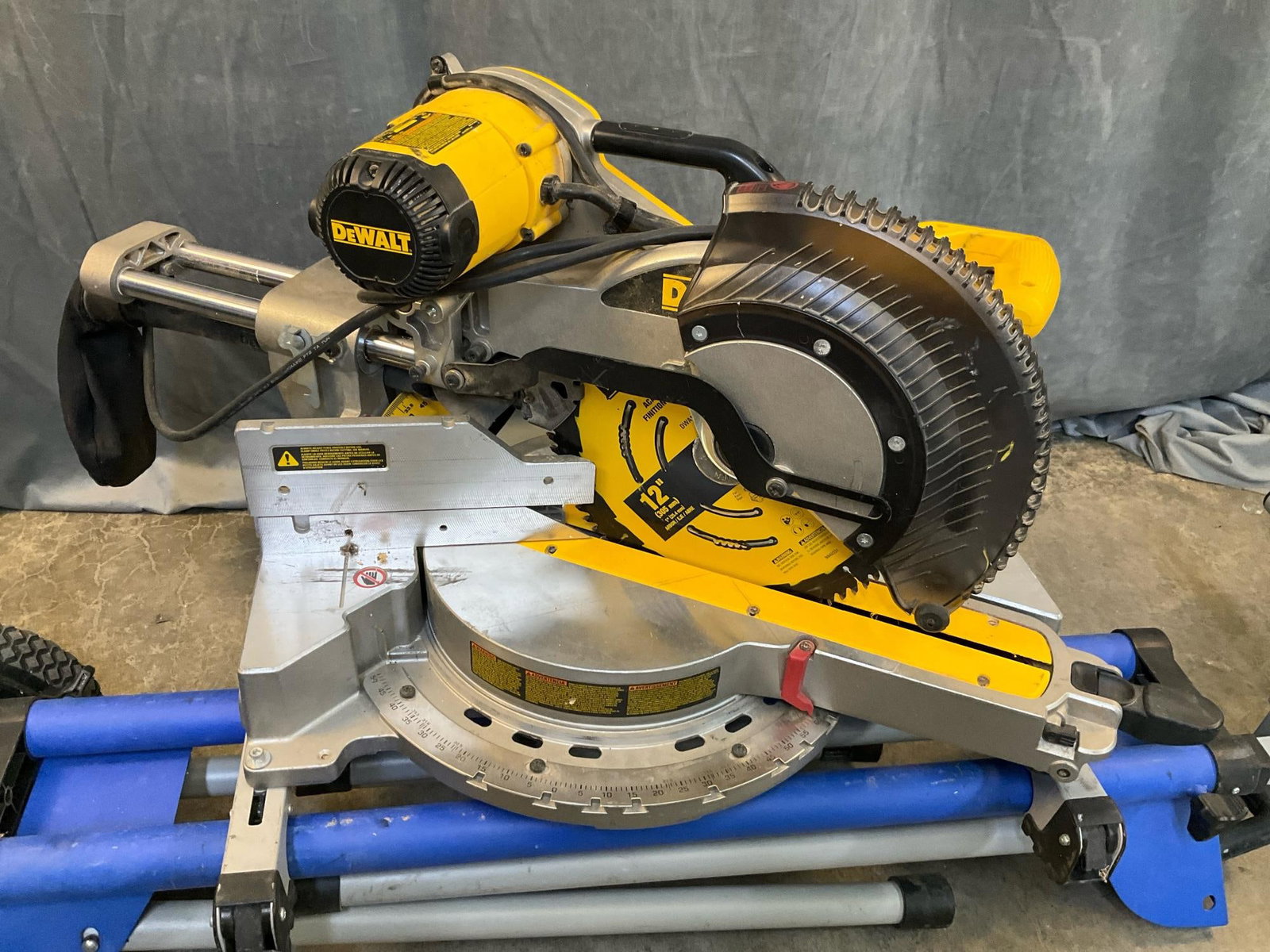 DeWalt Compound Miter Saw - 2