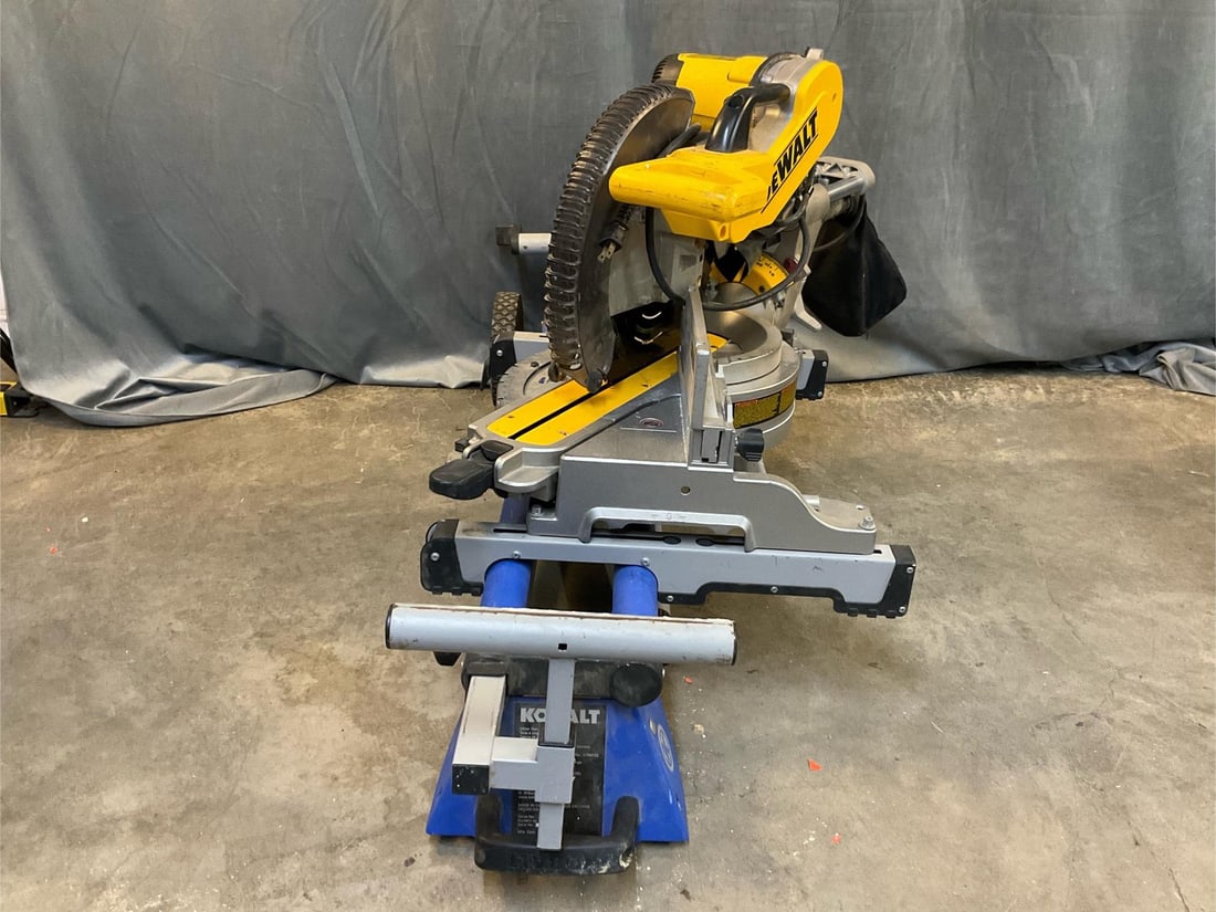 DeWalt Compound Miter Saw - 6