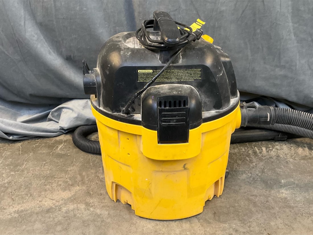DeWalt Wet/Dry Vac - 2