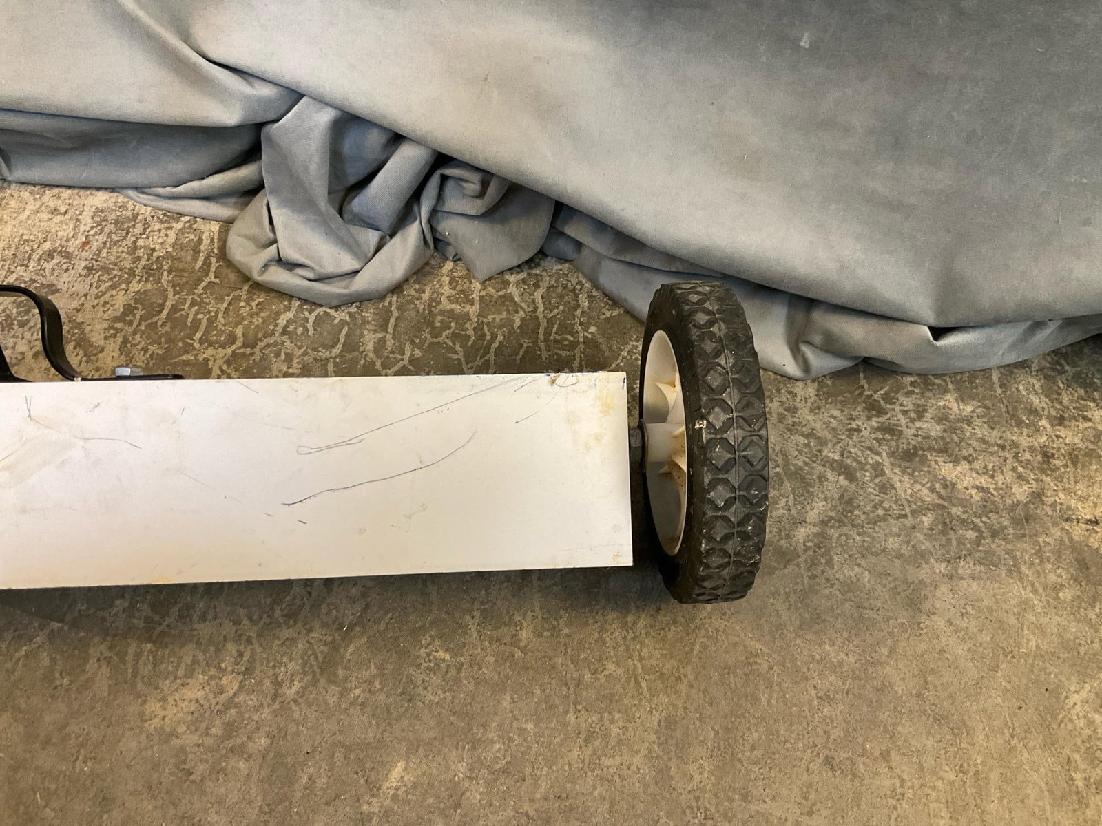 Magnetic Floor Sweeper - 3