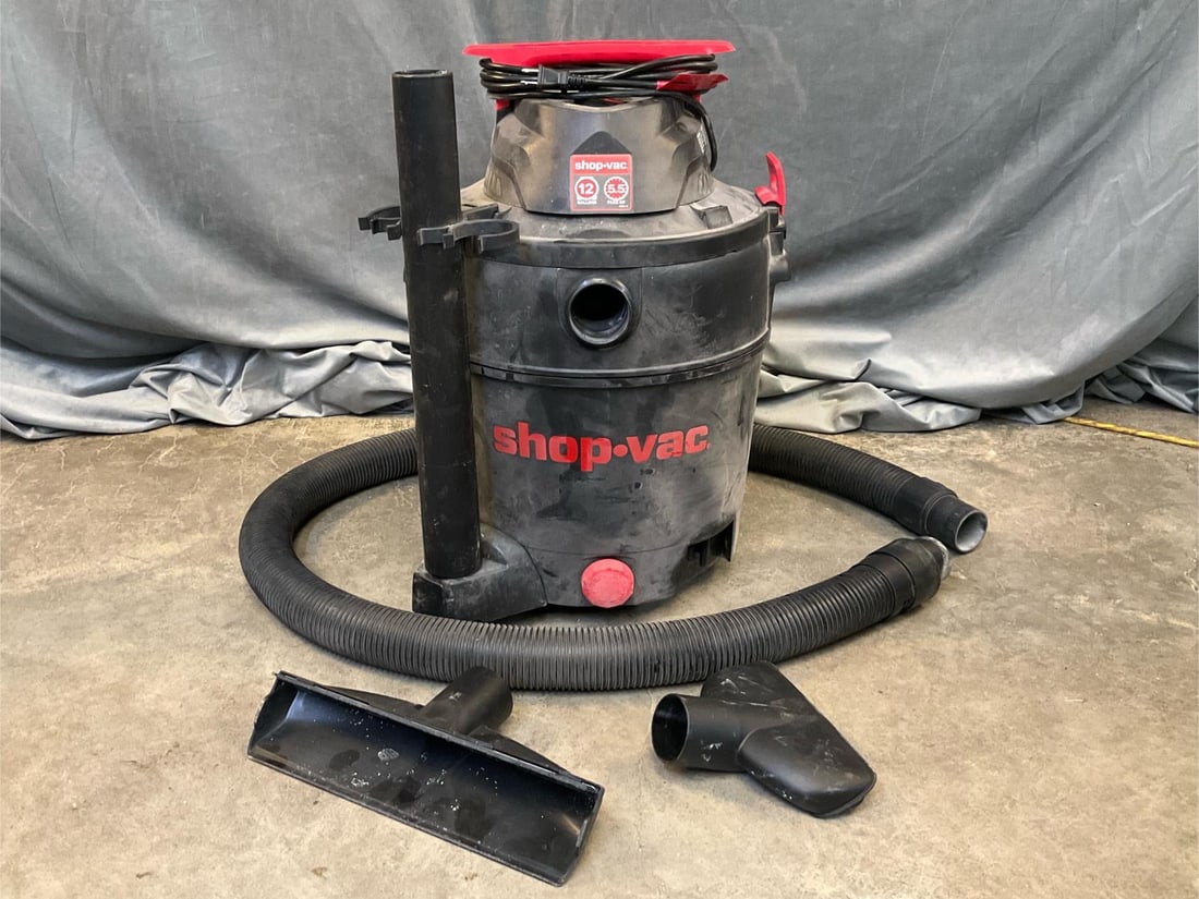 Shop Vac: Shop Vac 12 Gallons 5.5 Peak HP with hose and two nozzles. Missing wheels, tested and works. Measures 15 inches in diameter x 25 inches tall.