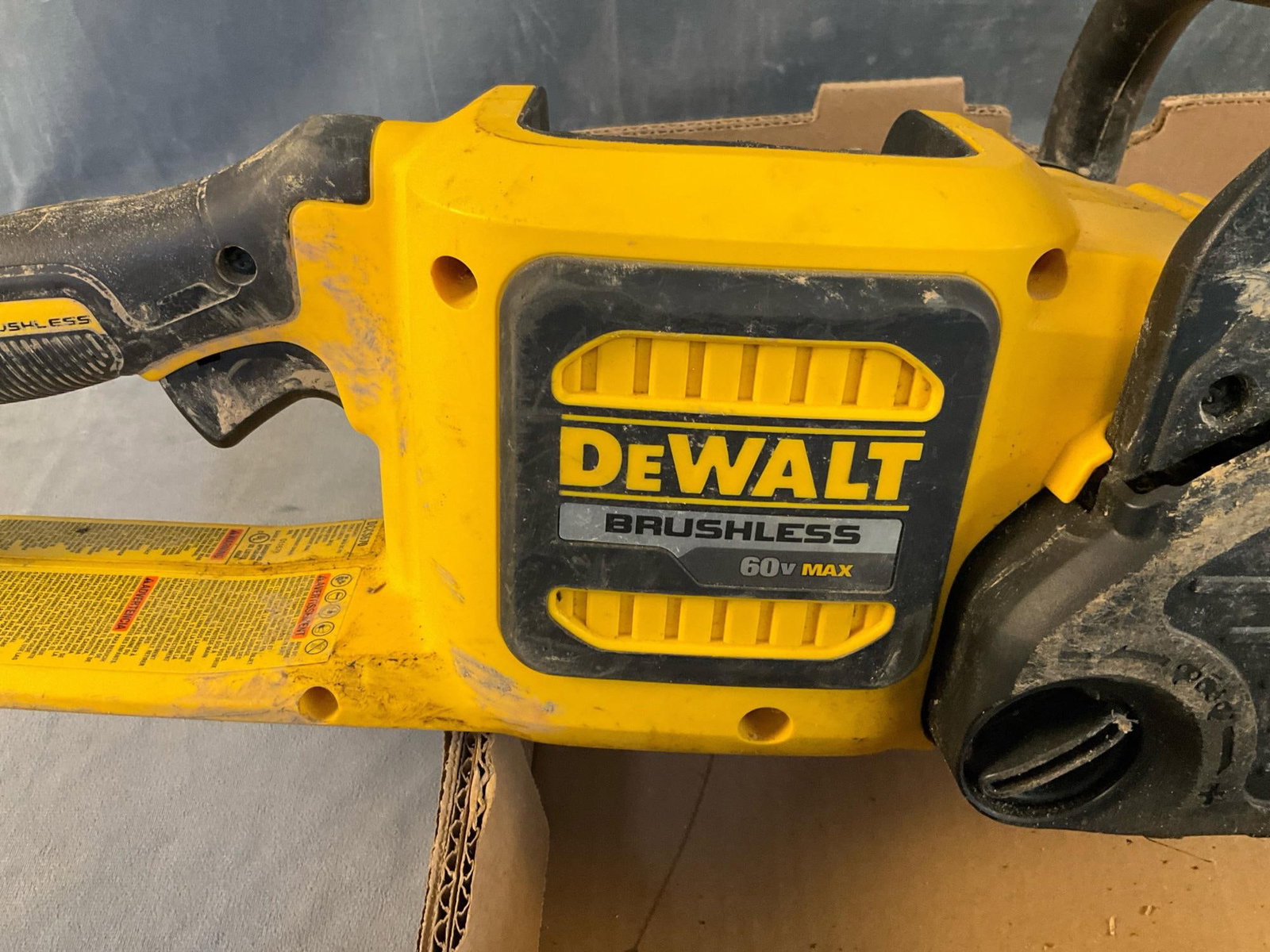 DeWalt FlexVolt Chainsaw - 2