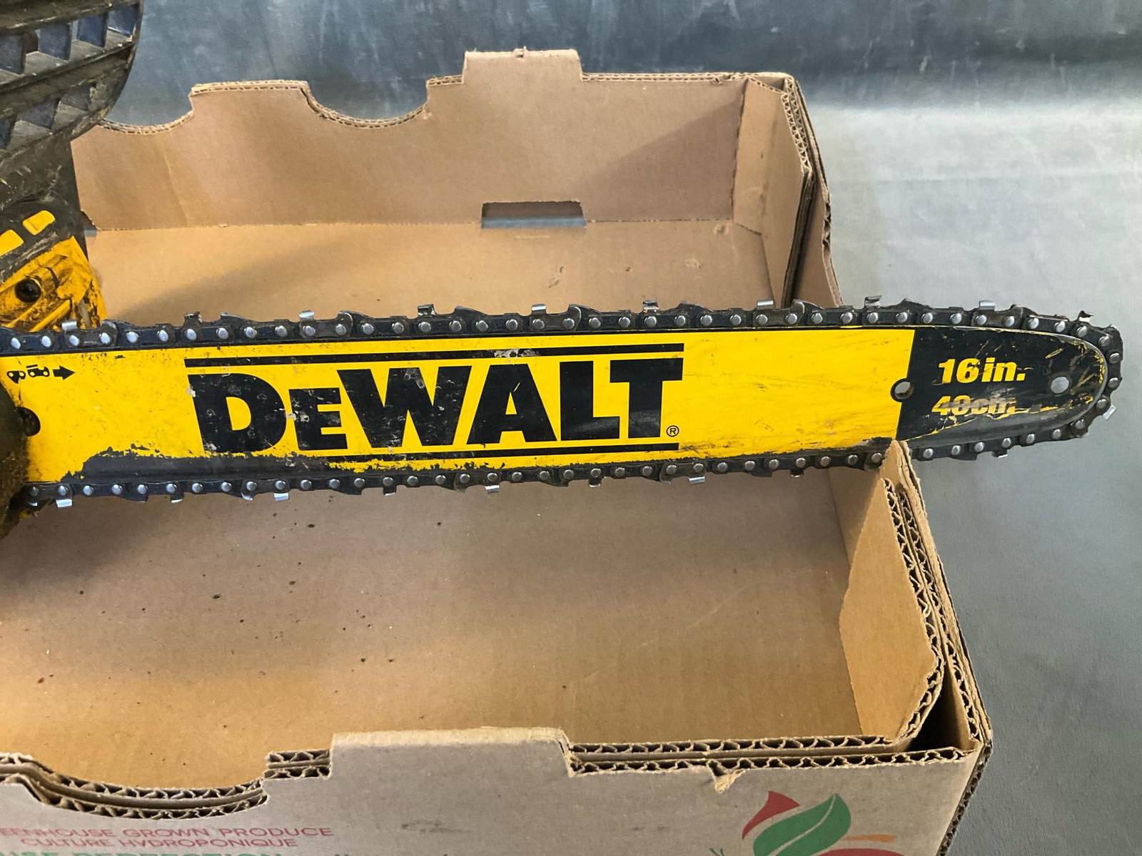 DeWalt FlexVolt Chainsaw - 3
