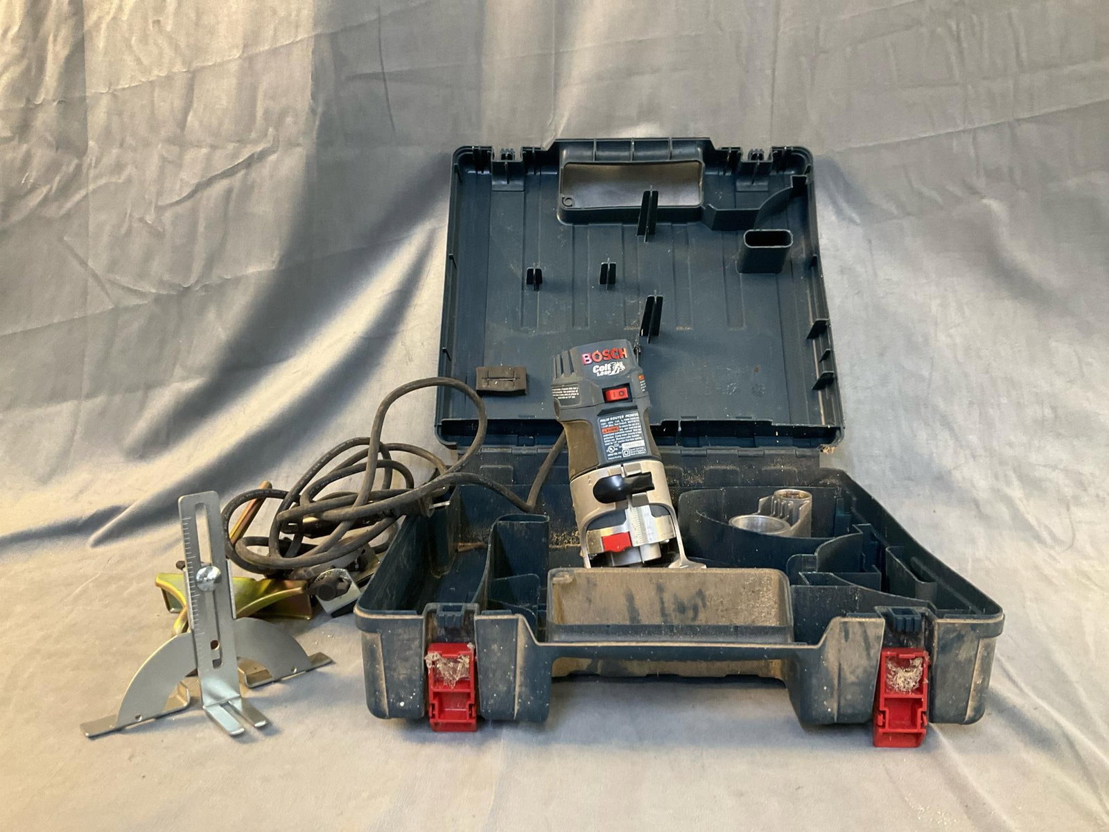 Bosch Palm Router: Bosch Colt 1.0 HP Palm Router PR20EVS with accessories and case. Used condition, tested and works. Case measures 15 inches wide x 4.5 x 14 inches tall.