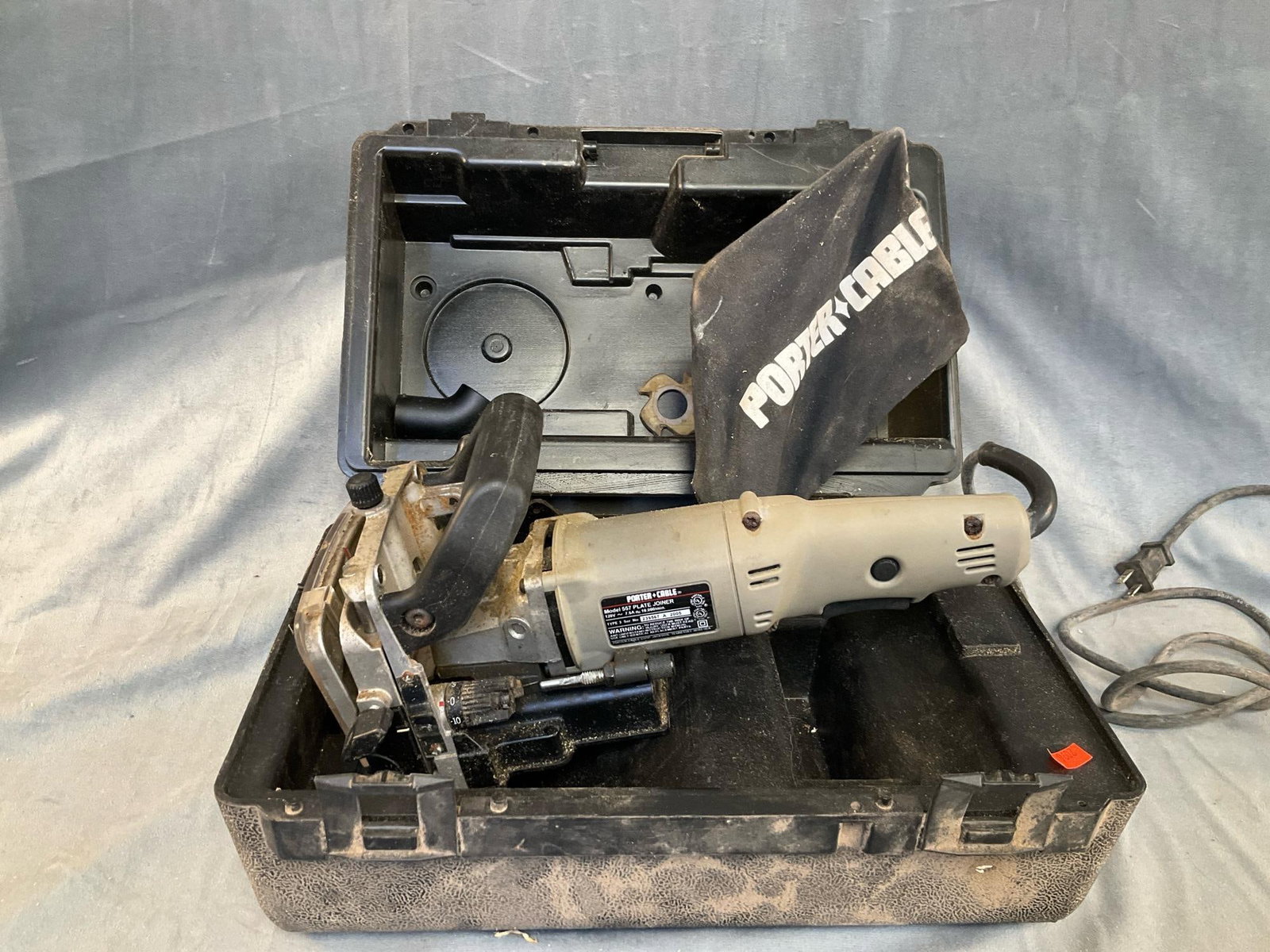 Plate Joiner: Porter Cable model 557 Plate Joiner with plastic case. Used condition, tested and works. Case measures 15.5 inches wide x 10 x 8 inches tall.